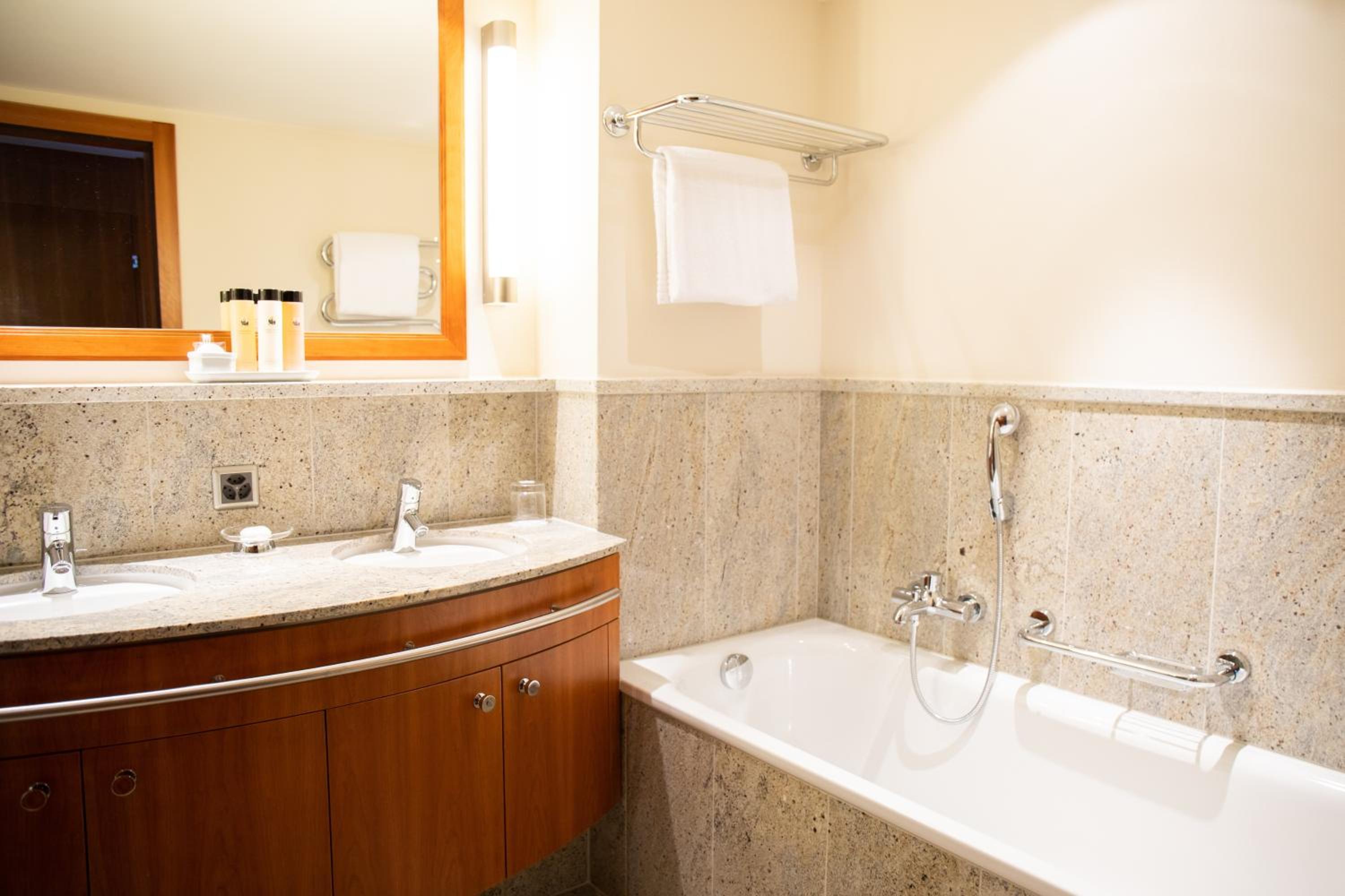 Superior Double Room With Balcony photo 2