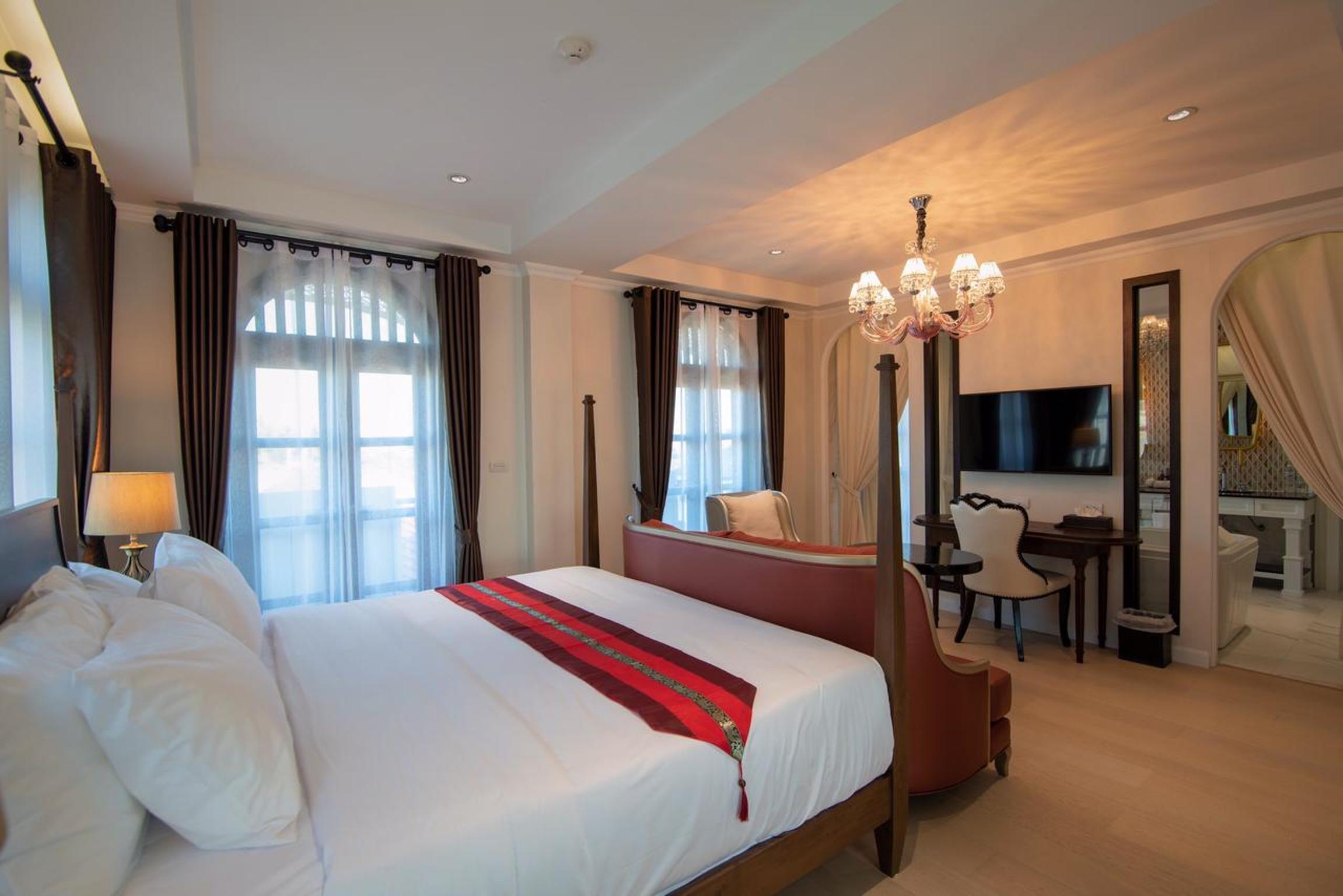 King Room with Spa Bath - Photo 16