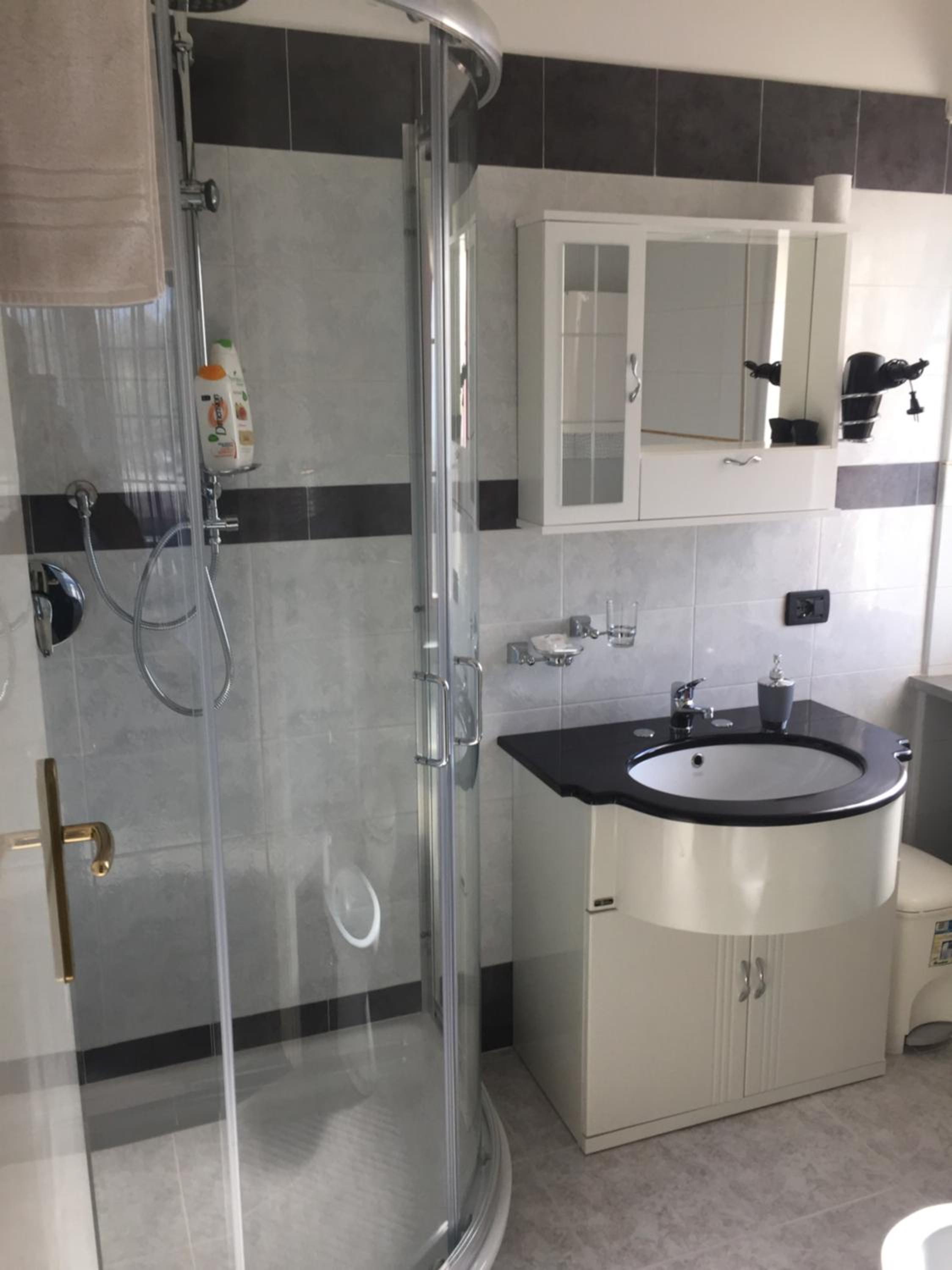 Double Room with Private Bathroom - Photo 4