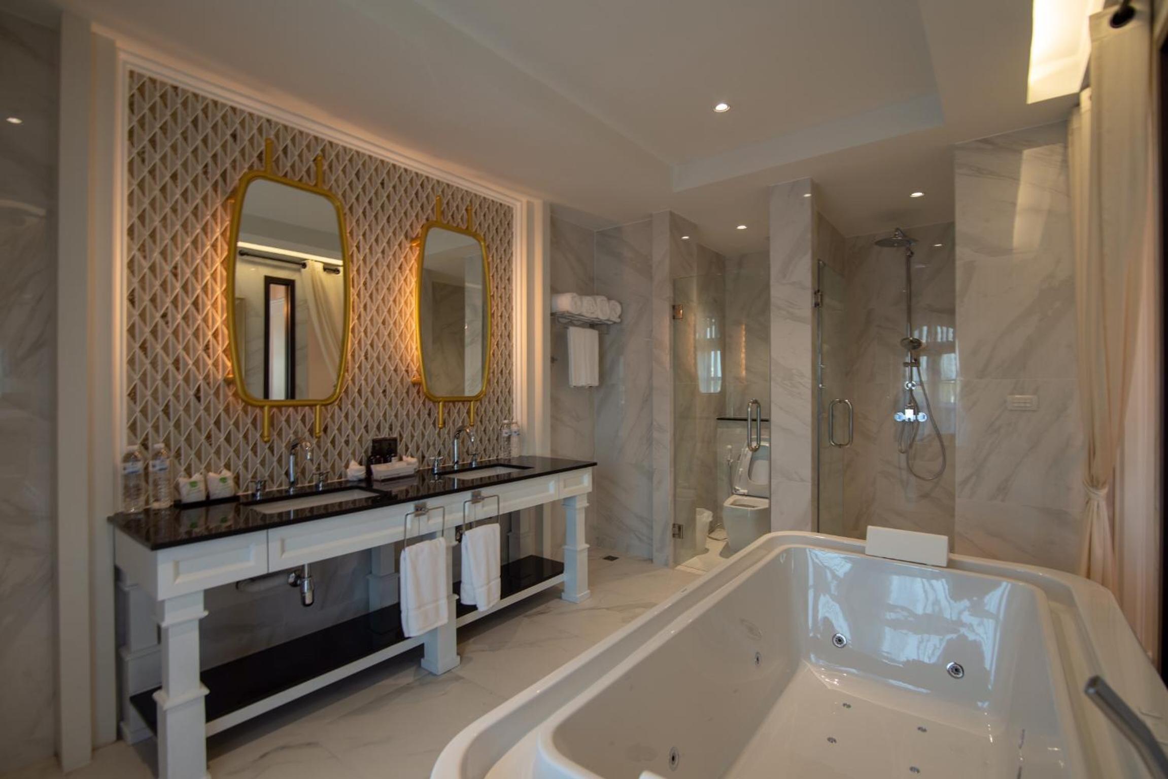King Room with Spa Bath - Photo 18