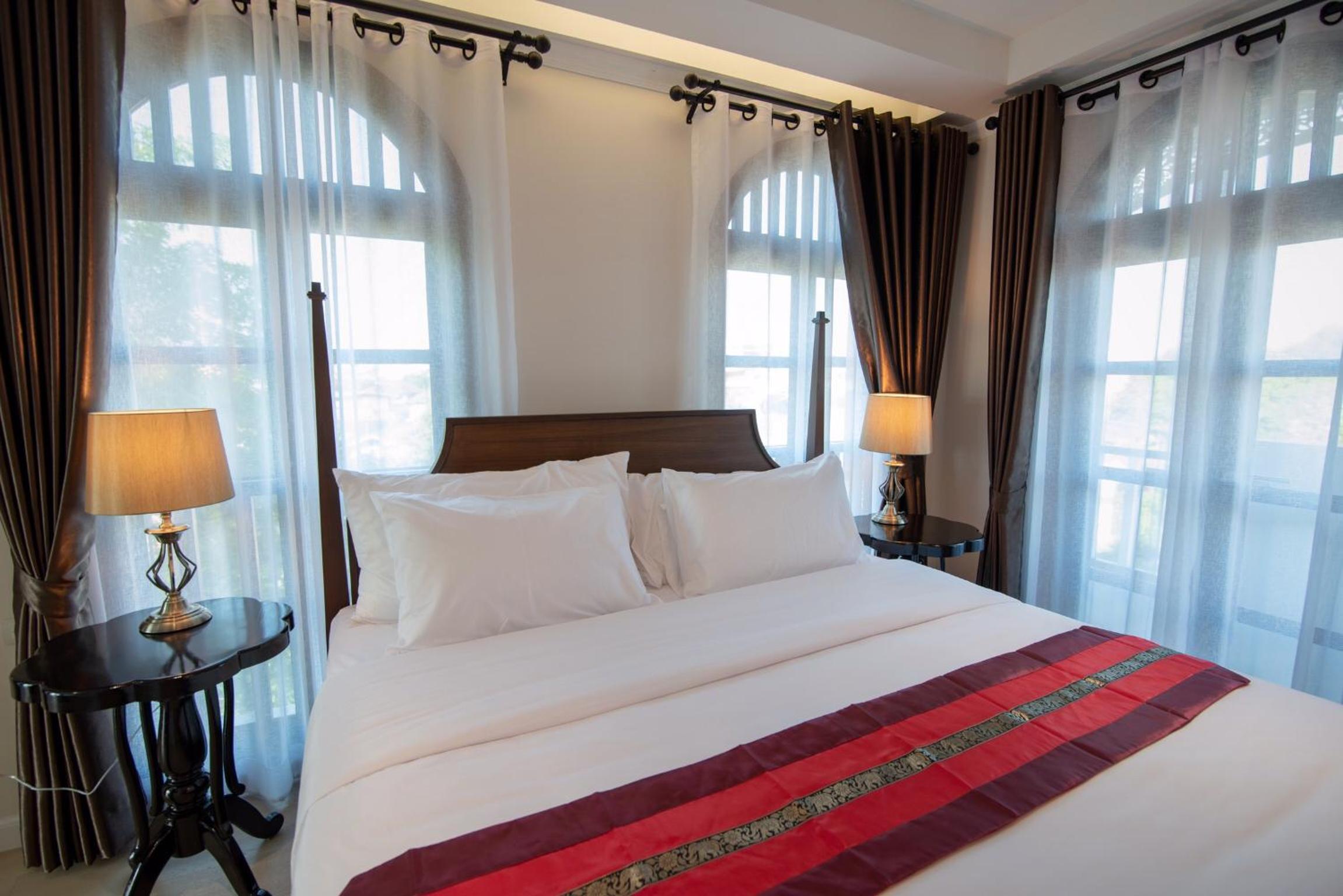 King Room with Spa Bath - Photo 14
