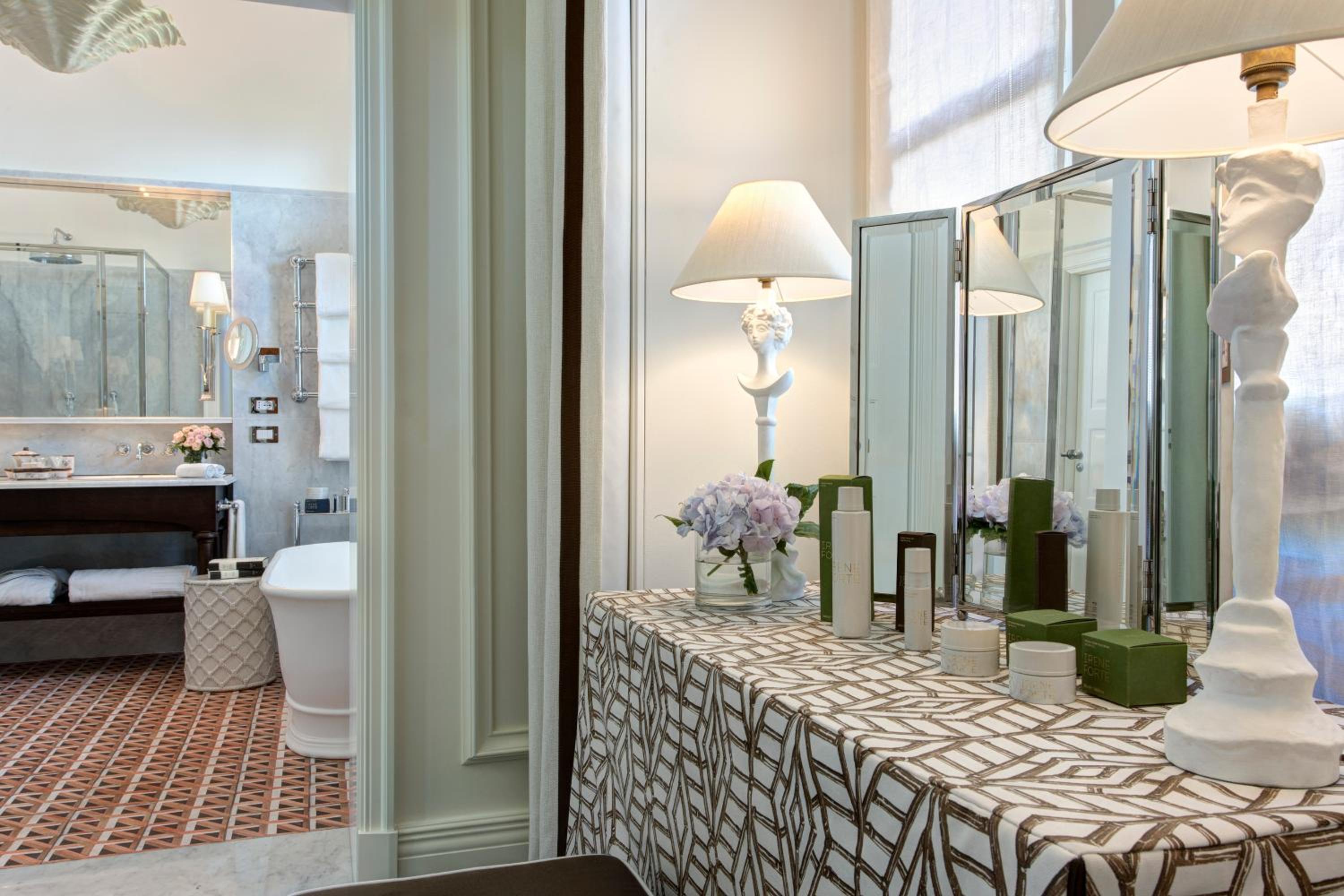 Suite with Sea View - Photo 8