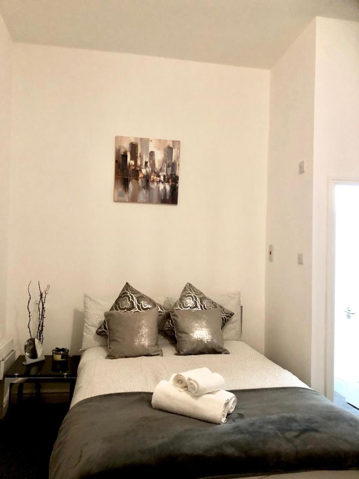 One-Bedroom Apartment - Photo 8