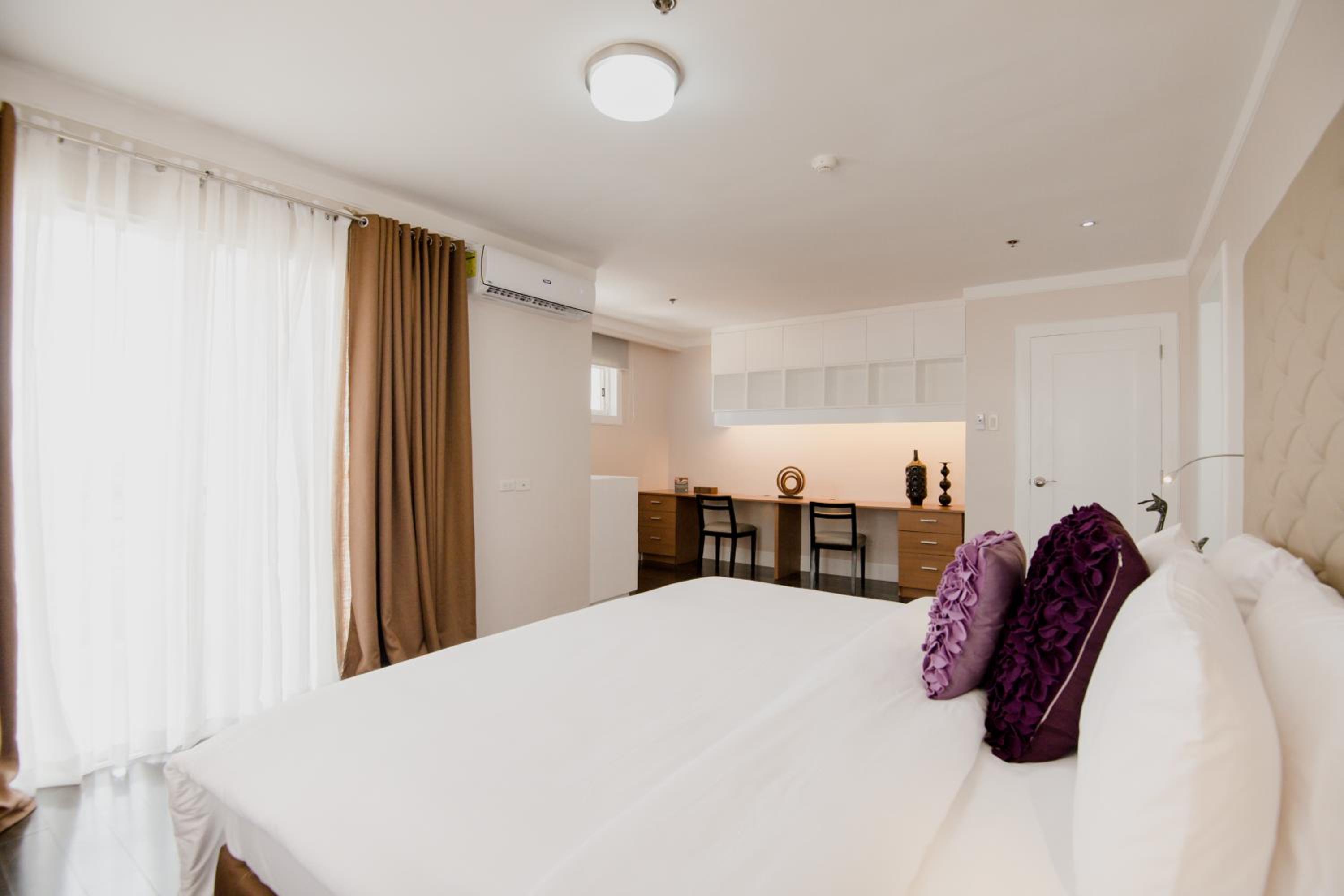 Penthouse with City View photo 1