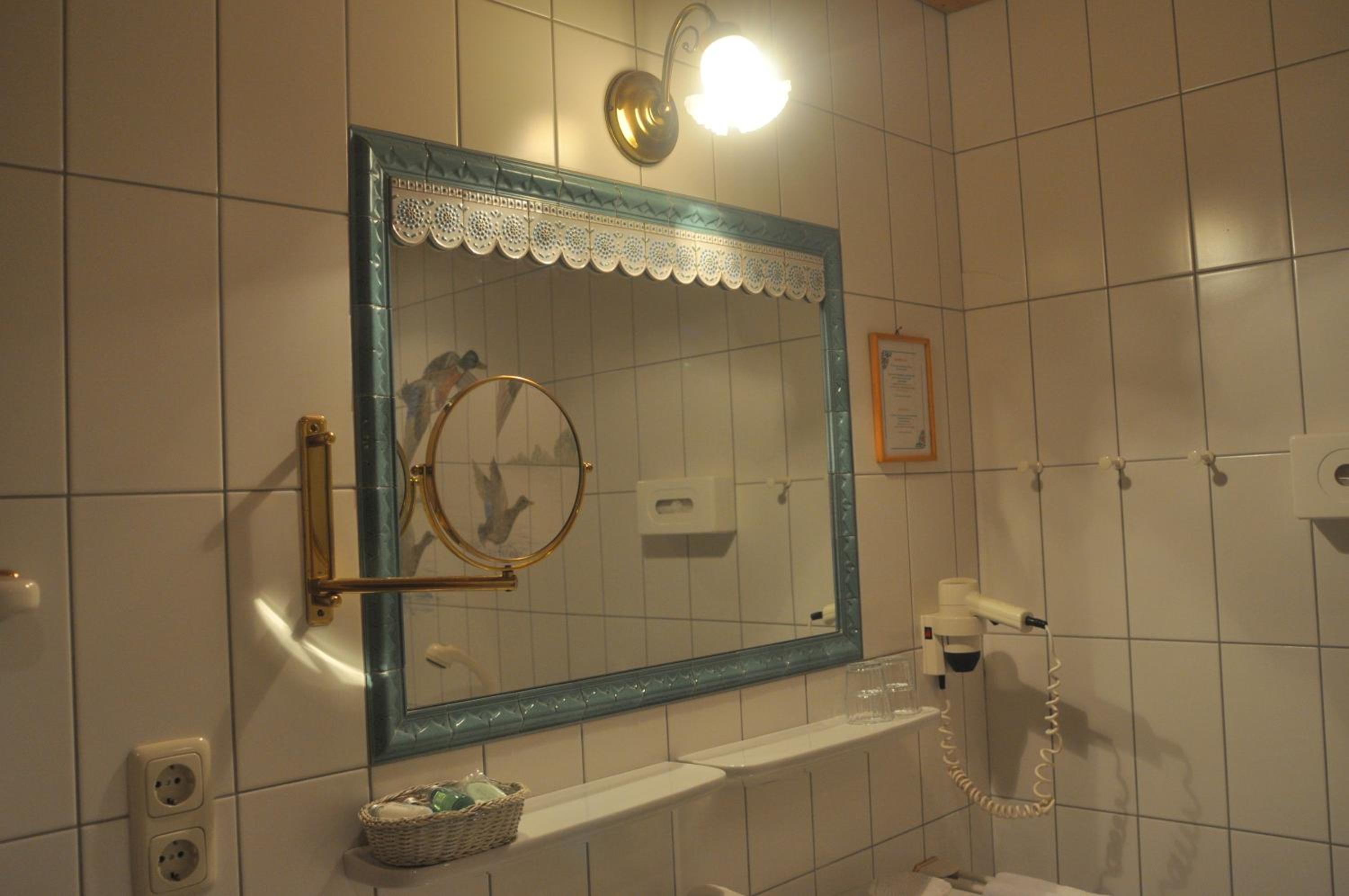 Large Suite - Photo 2