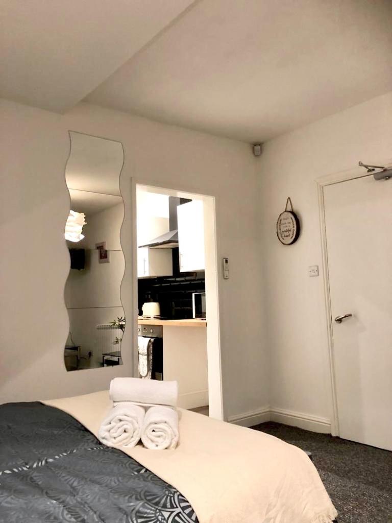 Studio Apartment - Photo 4