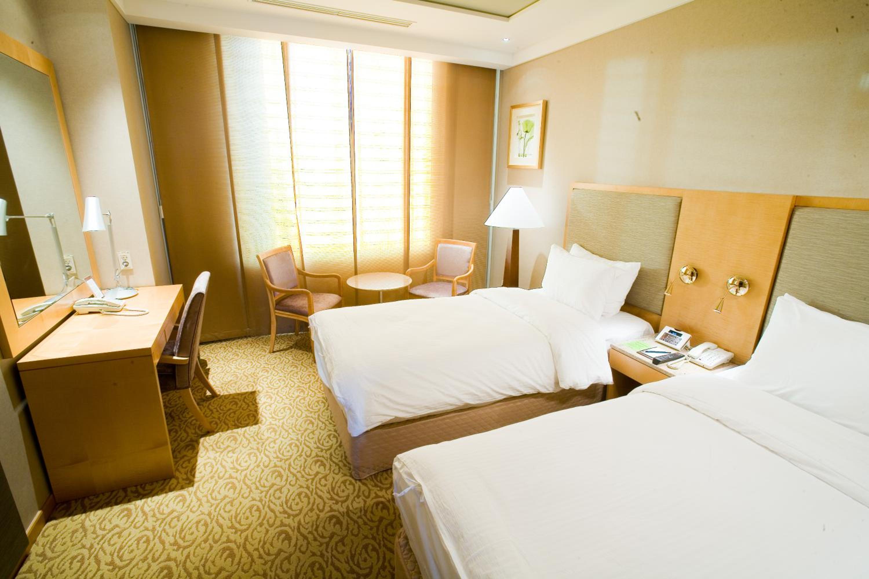 Deluxe Twin Room - Photo 2