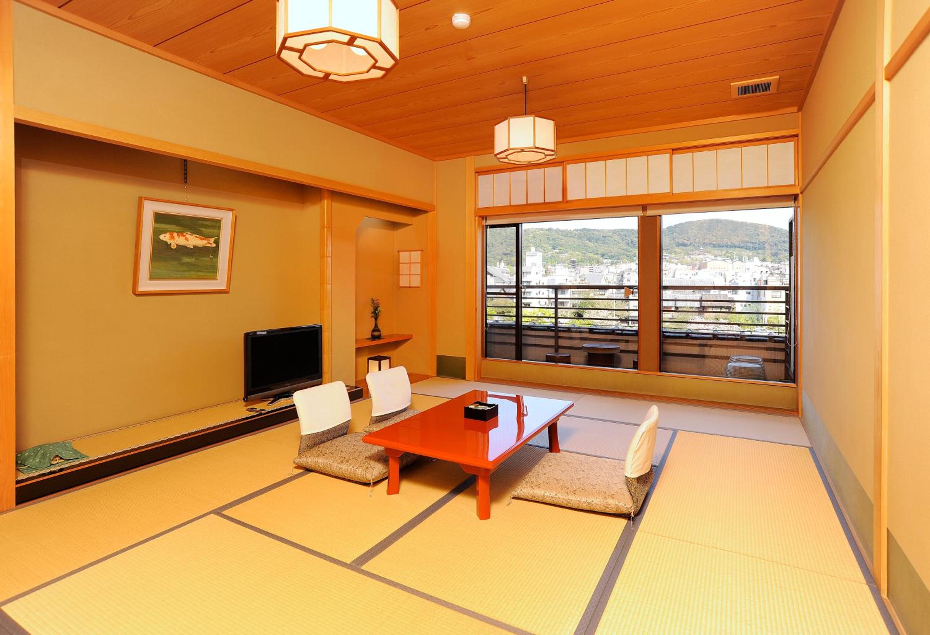 Japanese-Style Quadruple Room photo 3
