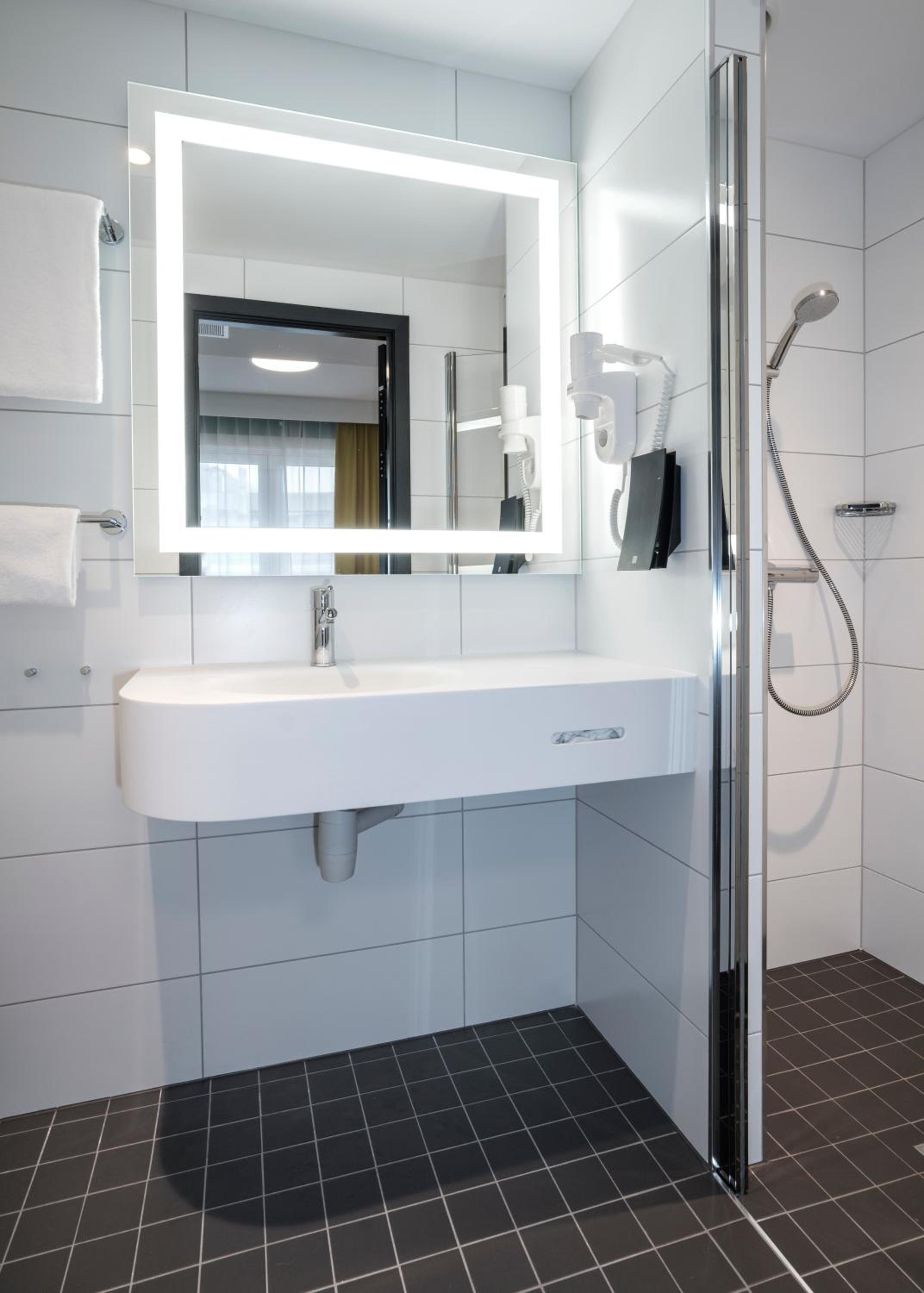 Standard Double Room - Photo 9