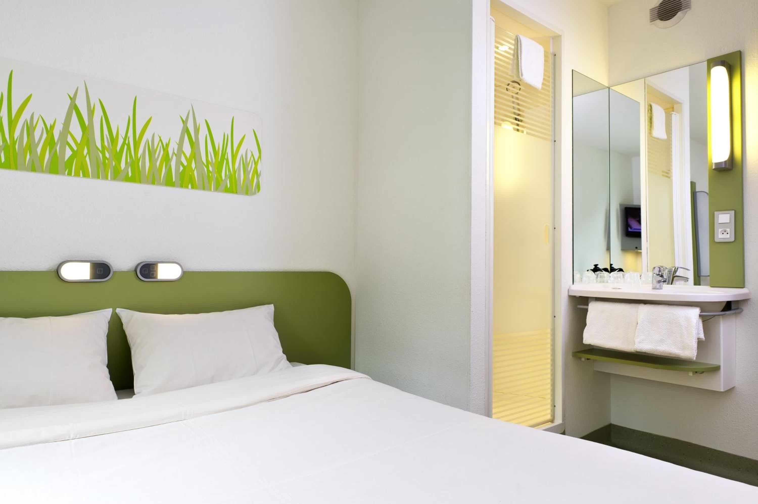 Triple Room with One Double Bed and One Bunk Bed - Photo 1