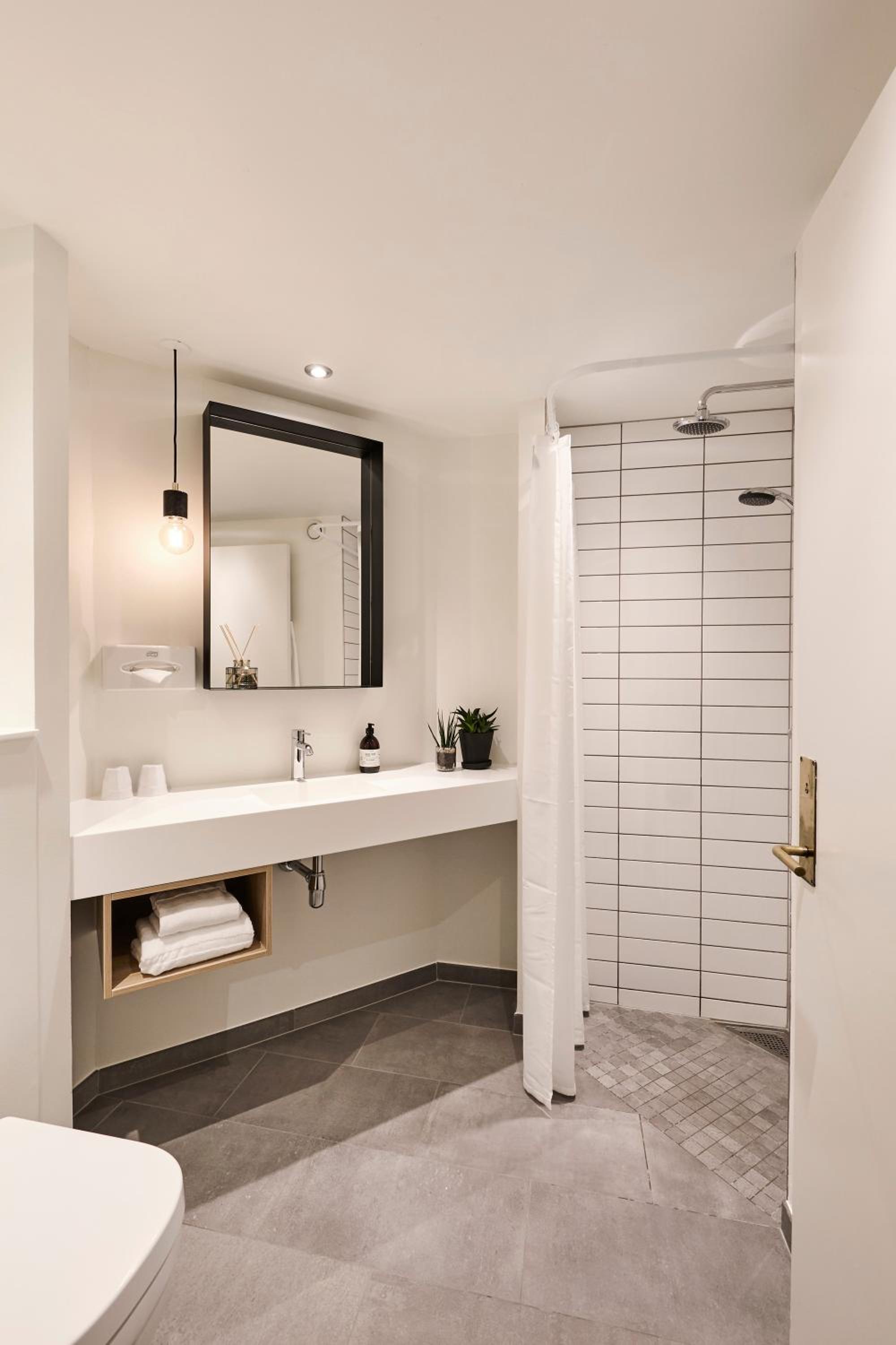 Standard Twin Room - Photo 5