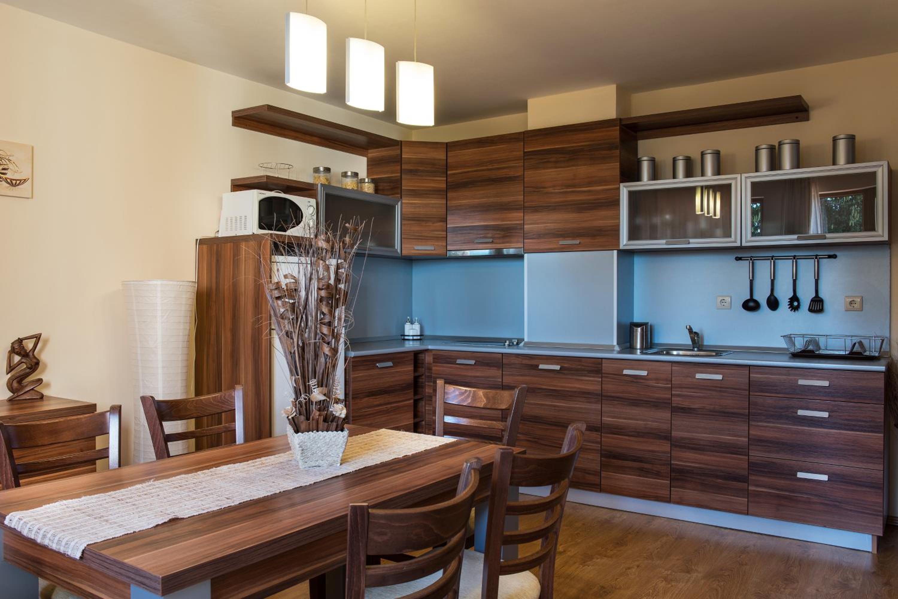Three-Bedroom Maisonette with Fireplace photo 3