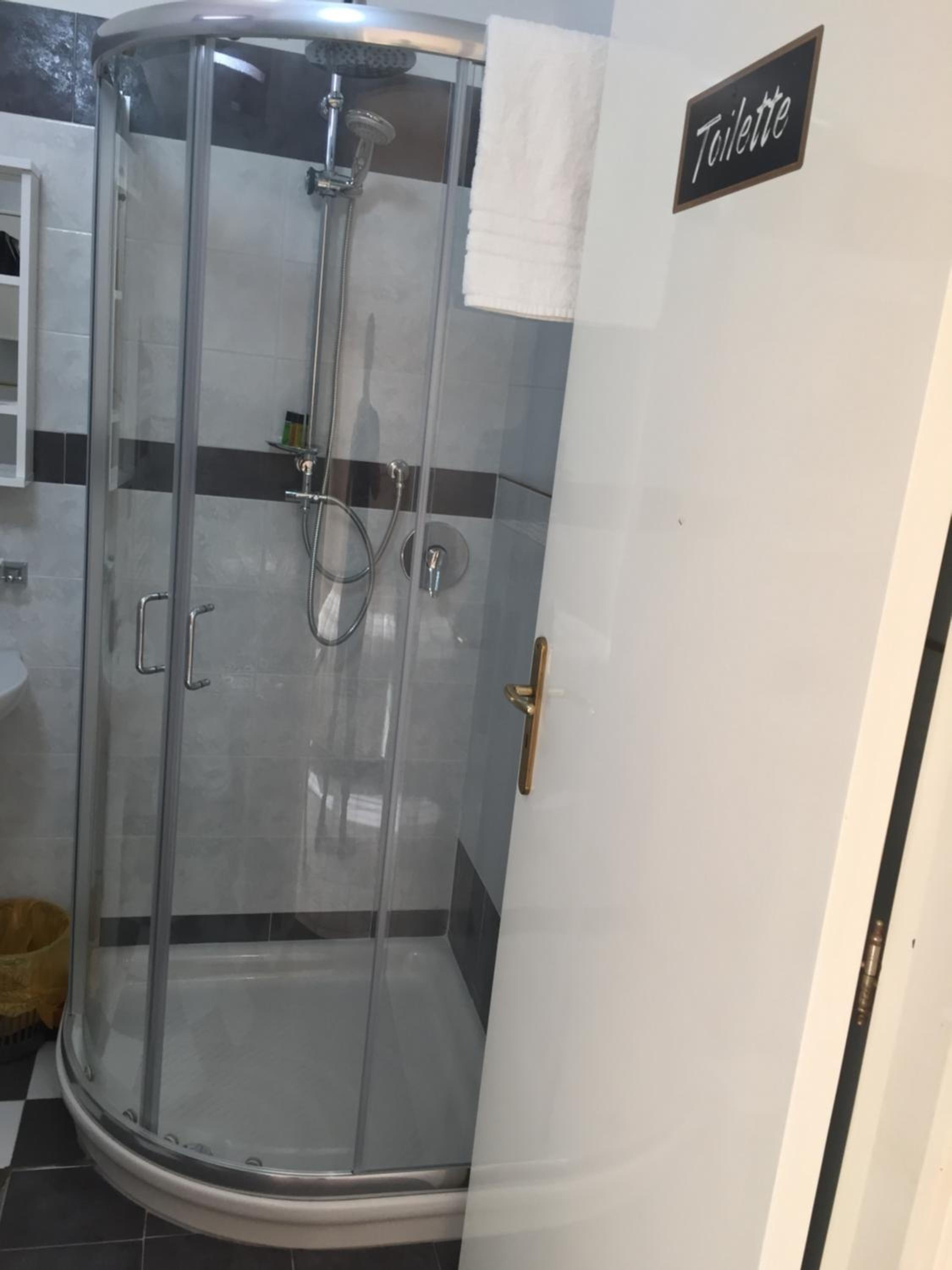 Triple Room with Private Bathroom - Photo 2