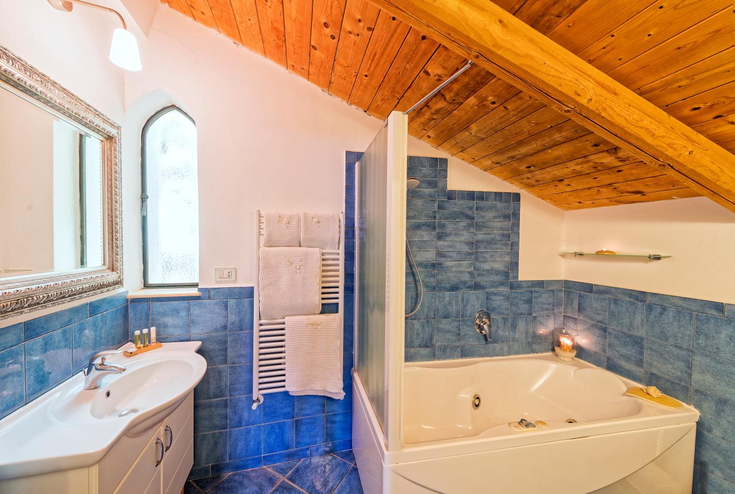 Suite with Sea View - Photo 16