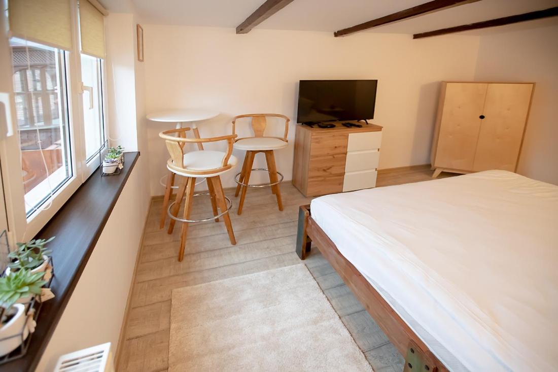 Double or Twin Room with Terrace - Photo 8