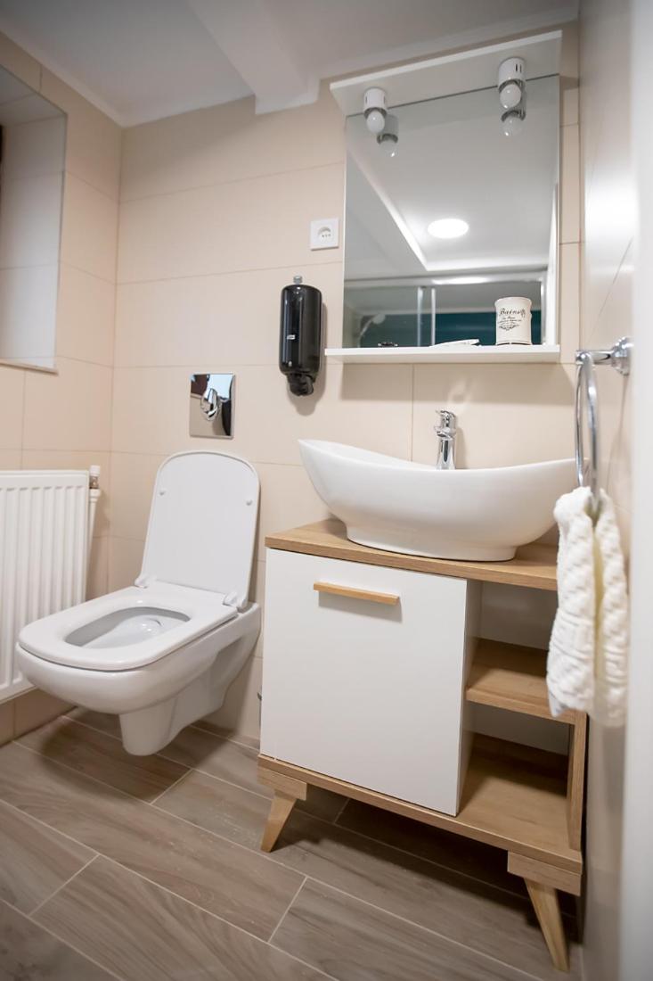 Double or Twin Room with Terrace - Photo 5