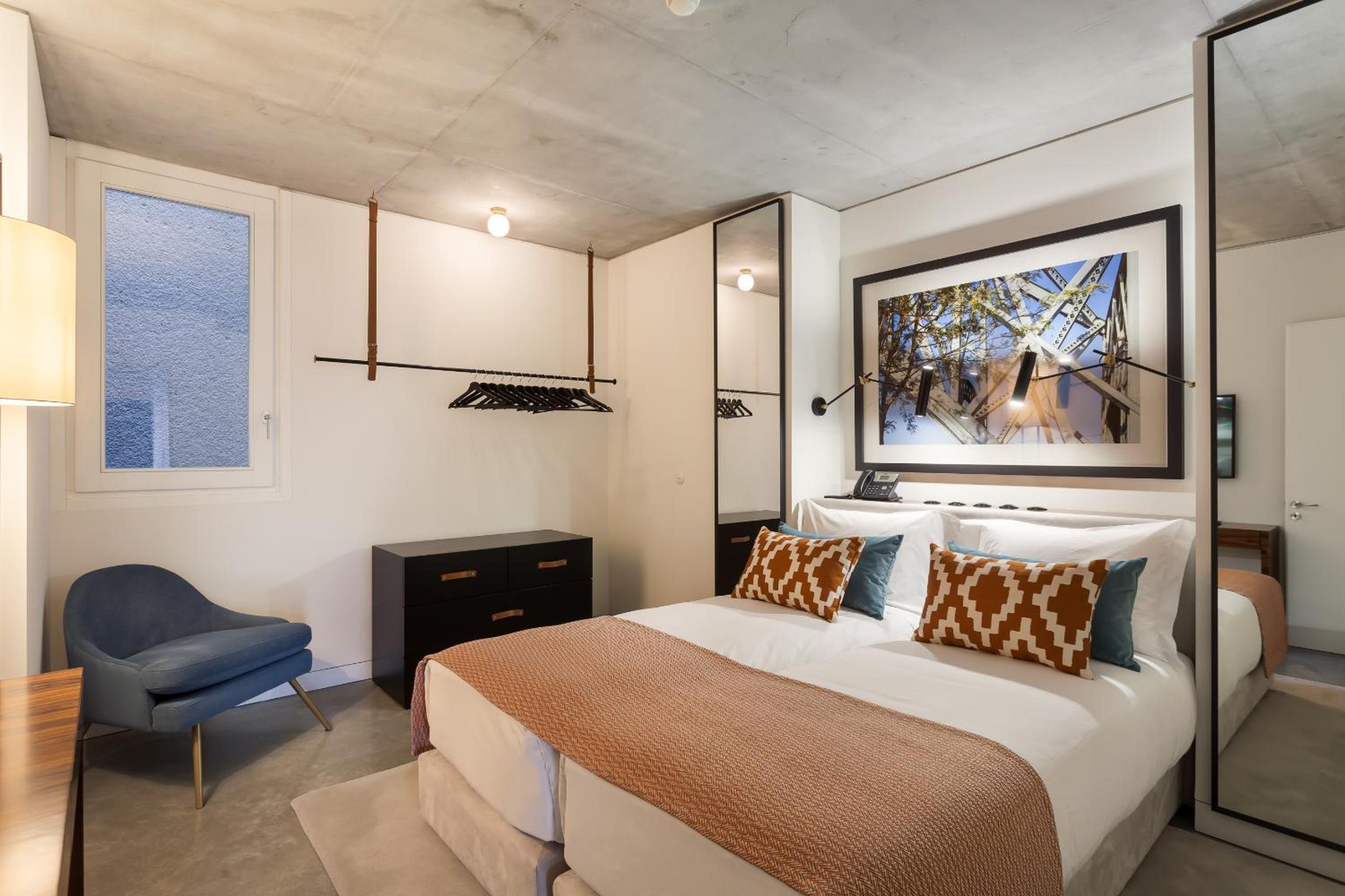 One-Bedroom Apartment - Photo 1