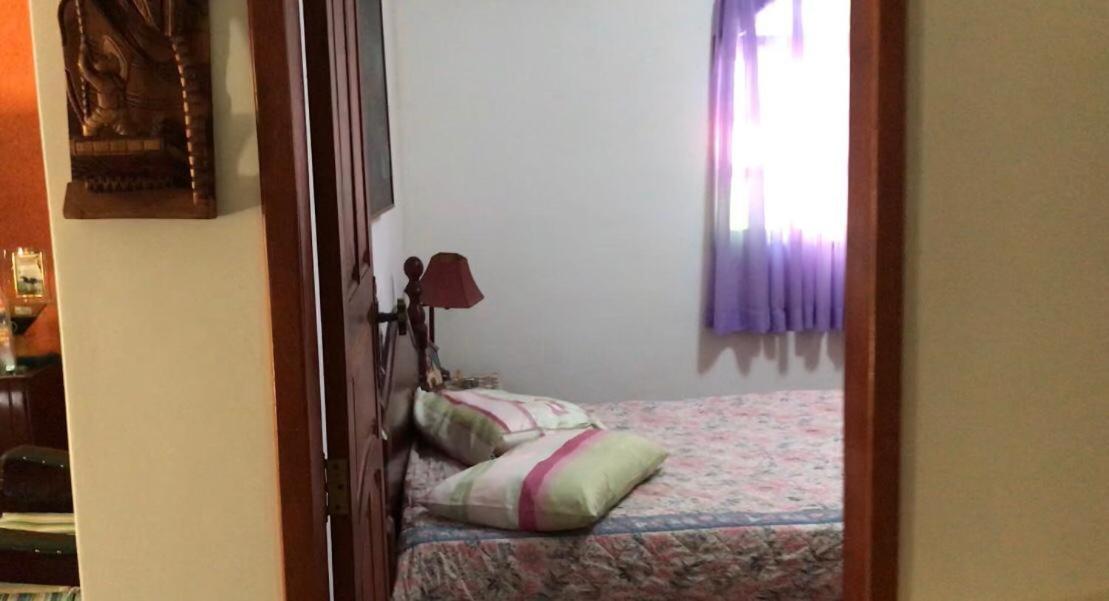 Five-Bedroom House photo 1