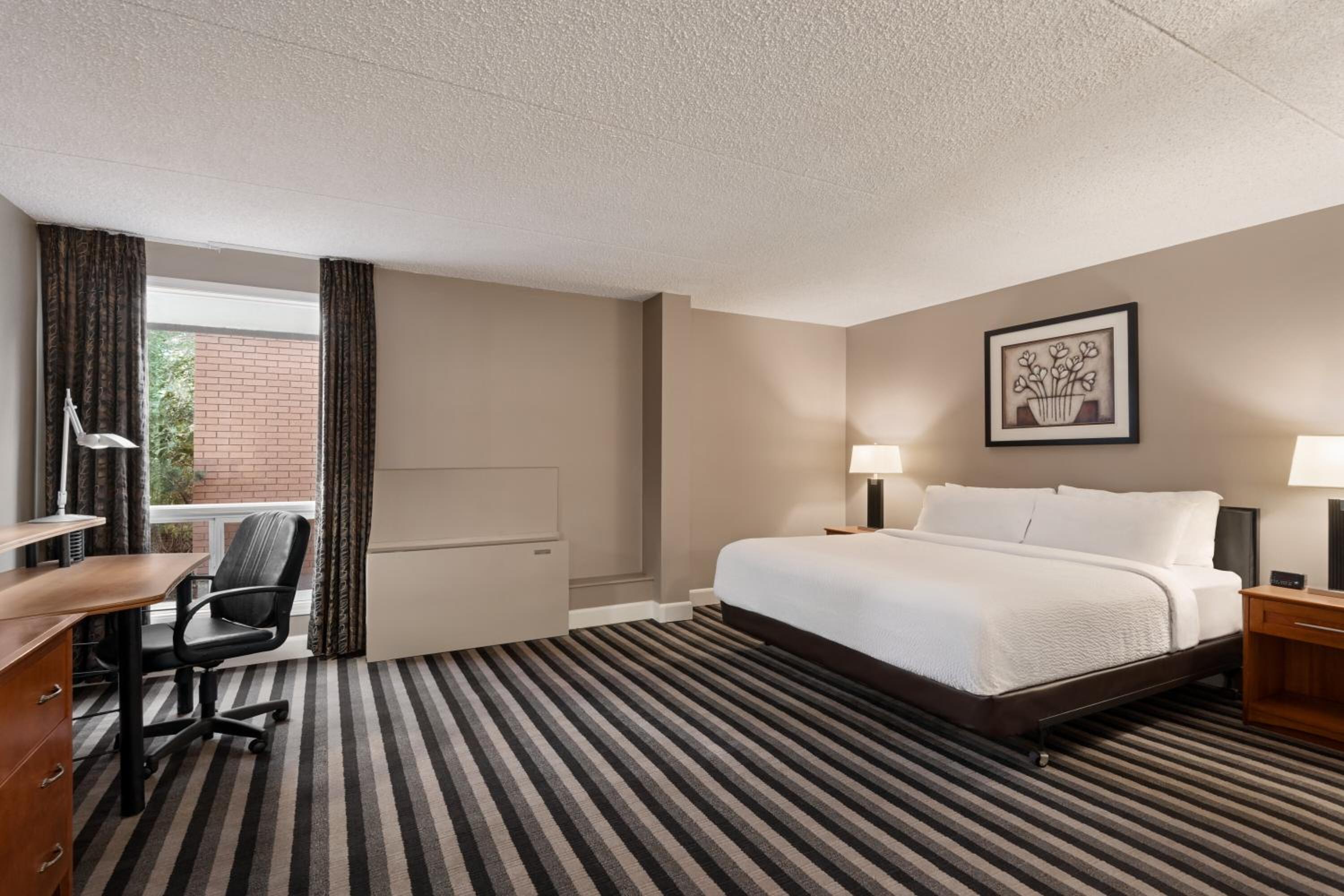 King Room - Mobility Access/Non-Smoking (Not Pet Friendly)  - Photo 3