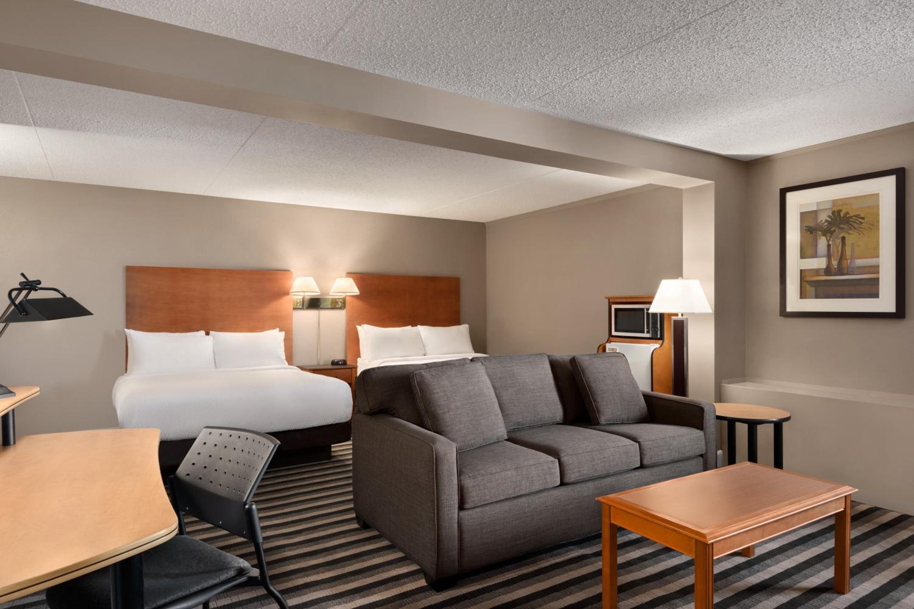 Suite with Two Queen Beds - Non-Smoking (Not Pet Friendly)  photo 2