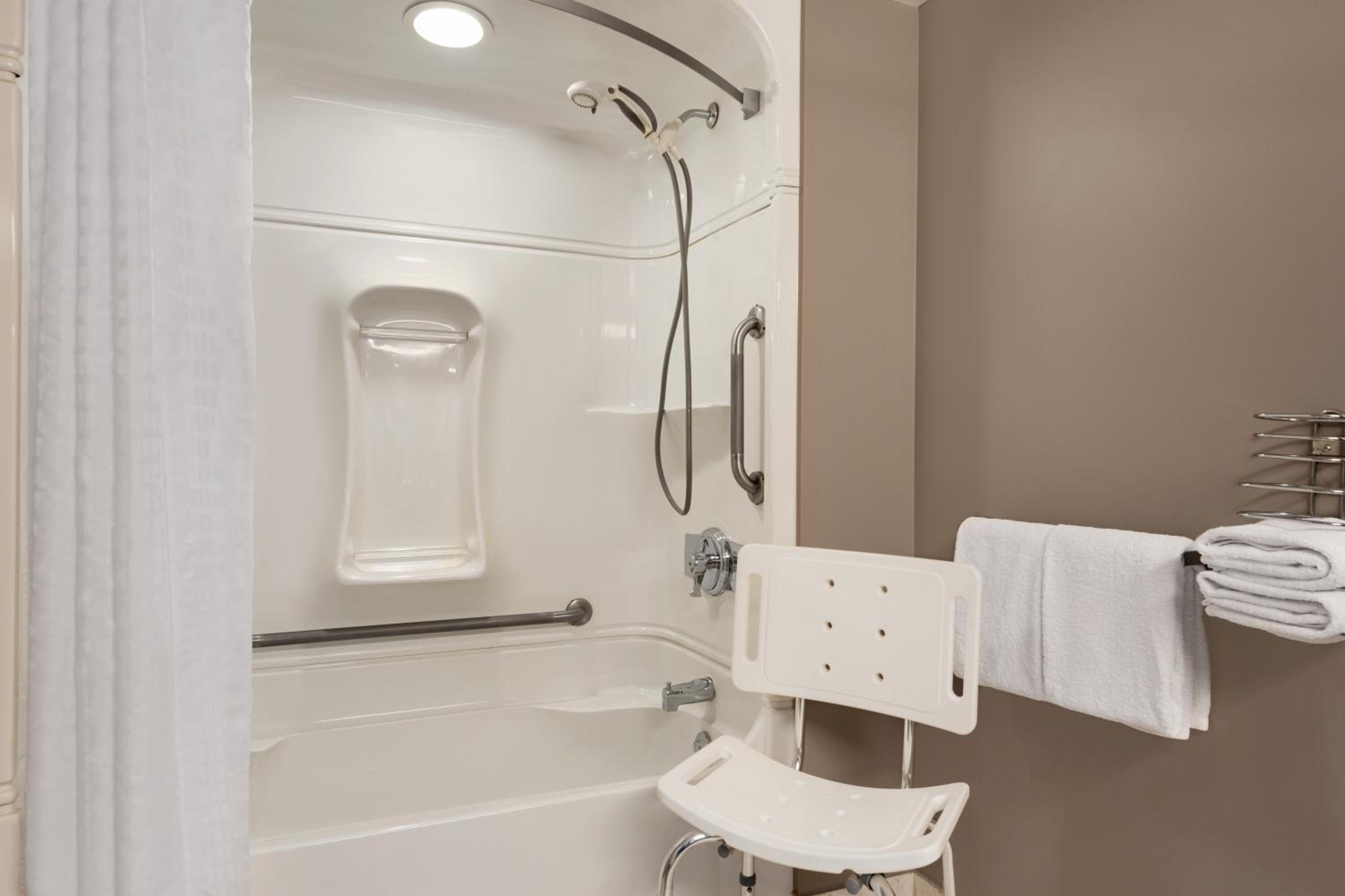 King Room - Mobility Access/Non-Smoking (Not Pet Friendly)  - Photo 5