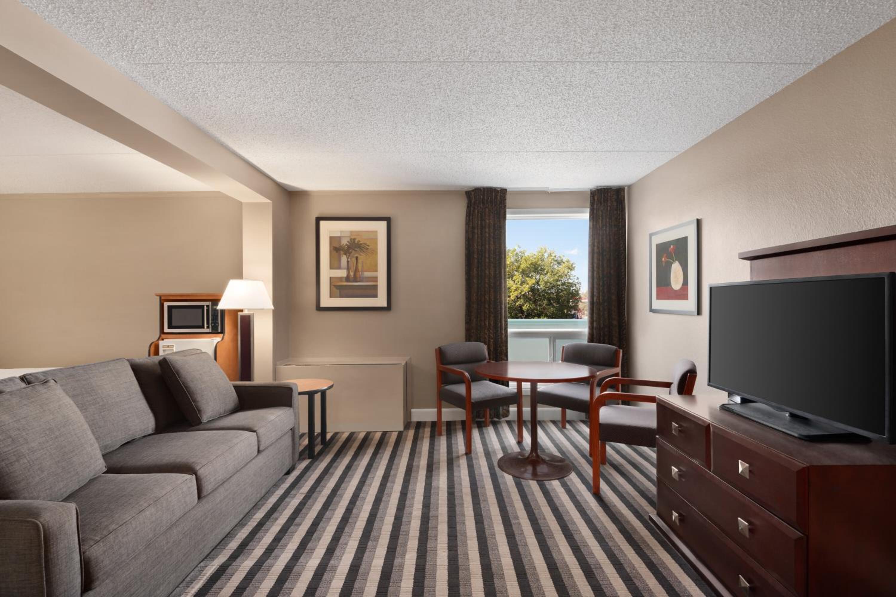 Suite with Two Queen Beds - Non-Smoking (Not Pet Friendly)  photo 1