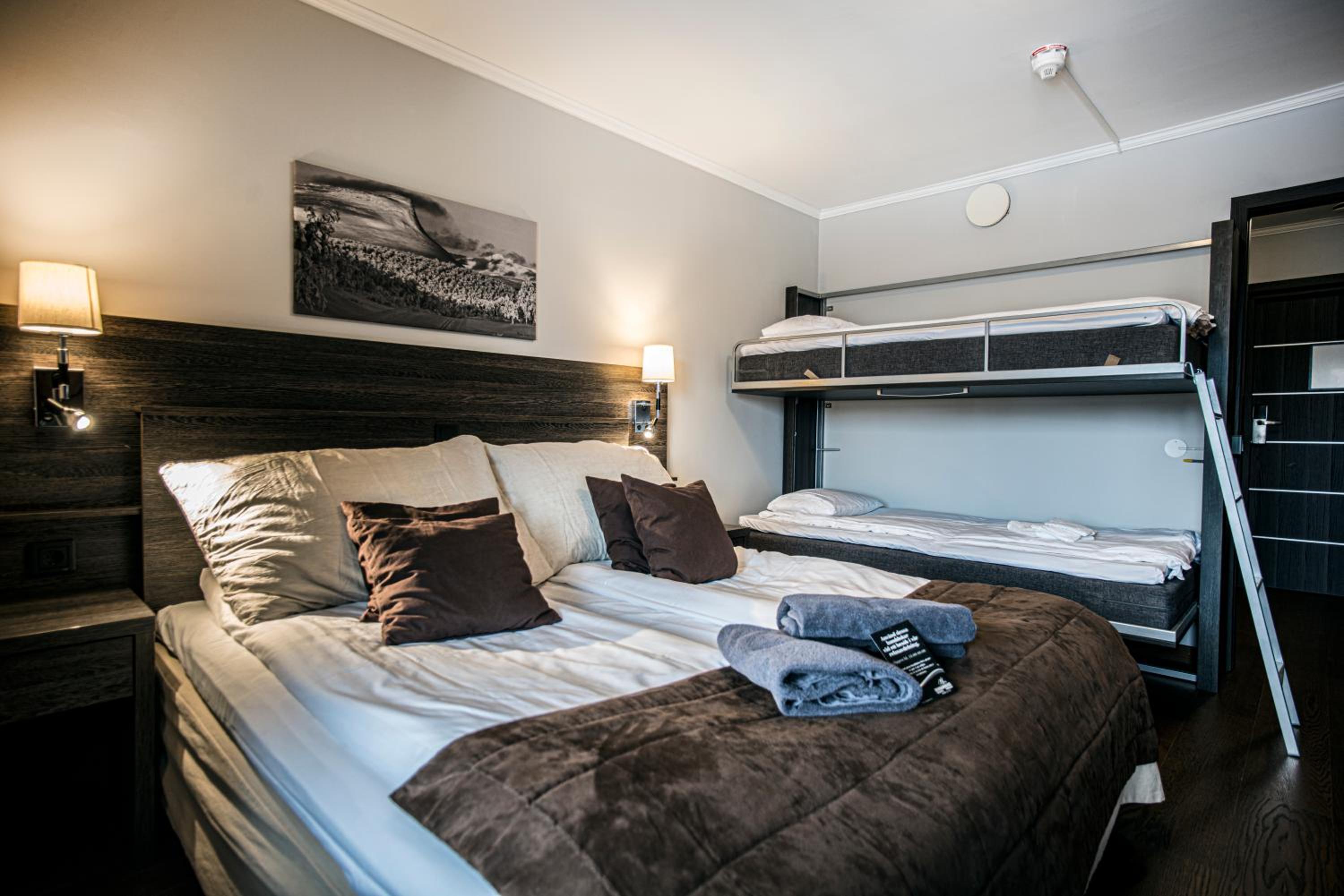 Quadruple Room (2 Adults + 2 Children) - Photo 3