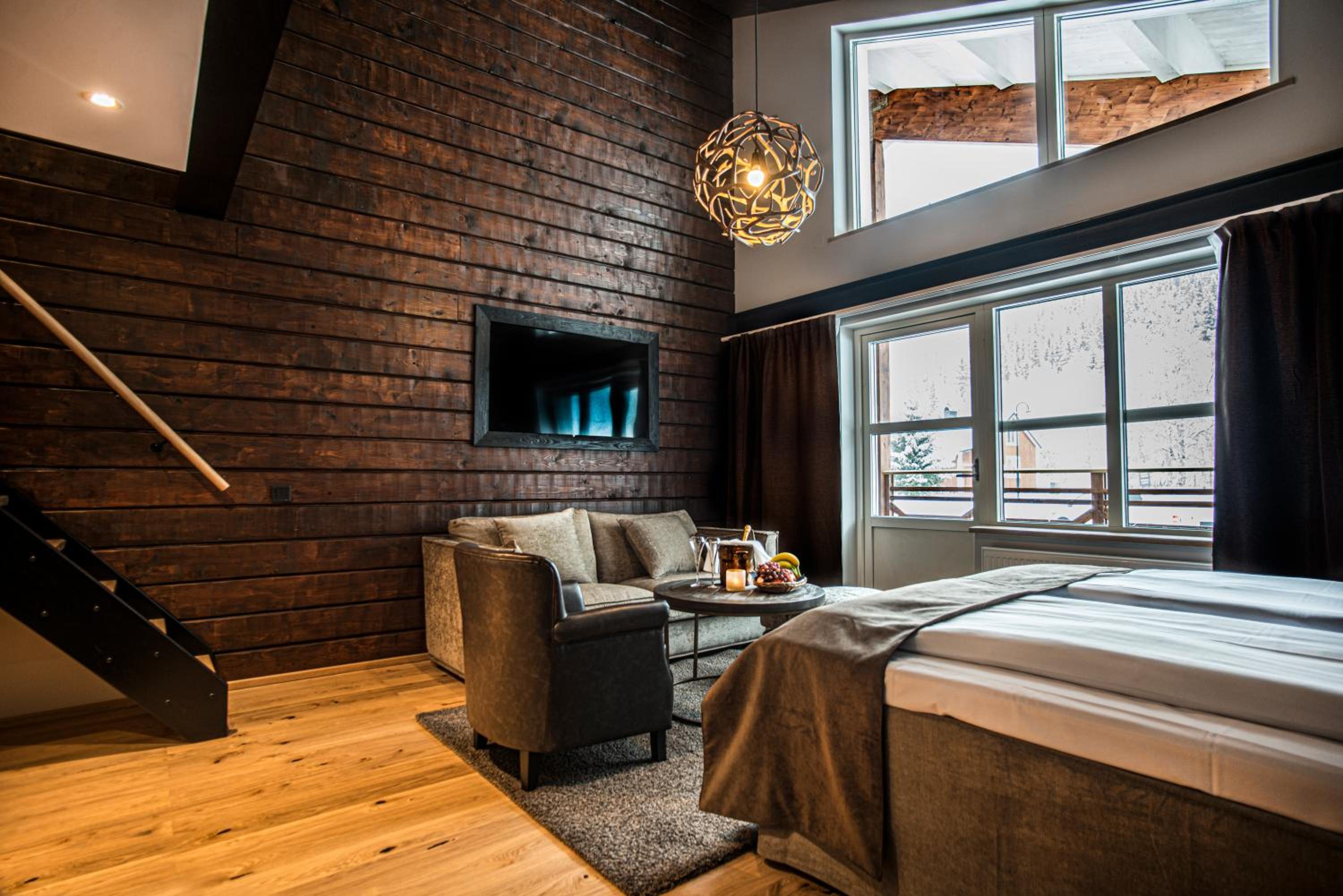 Junior Suite with Balcony - Photo 6