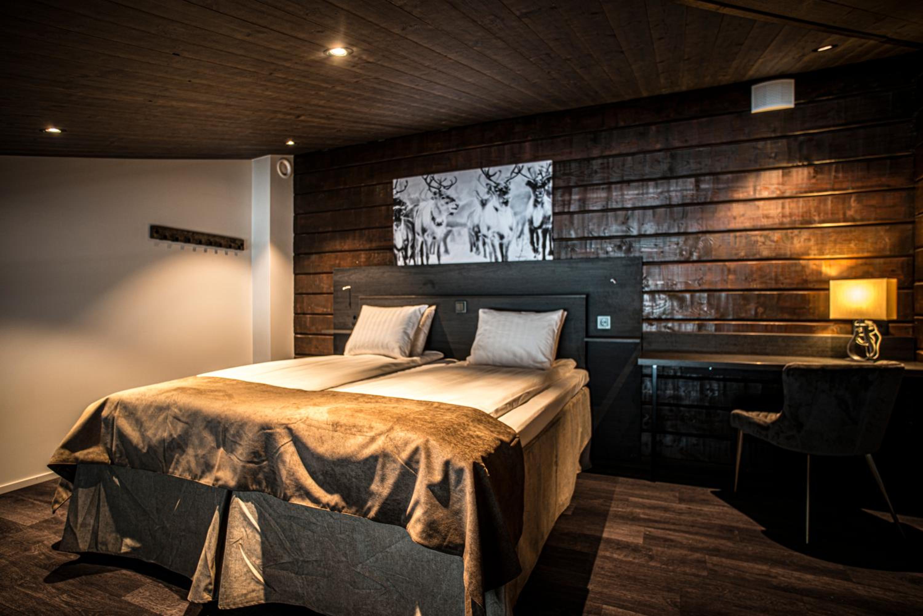 Junior Suite with Balcony - Photo 4