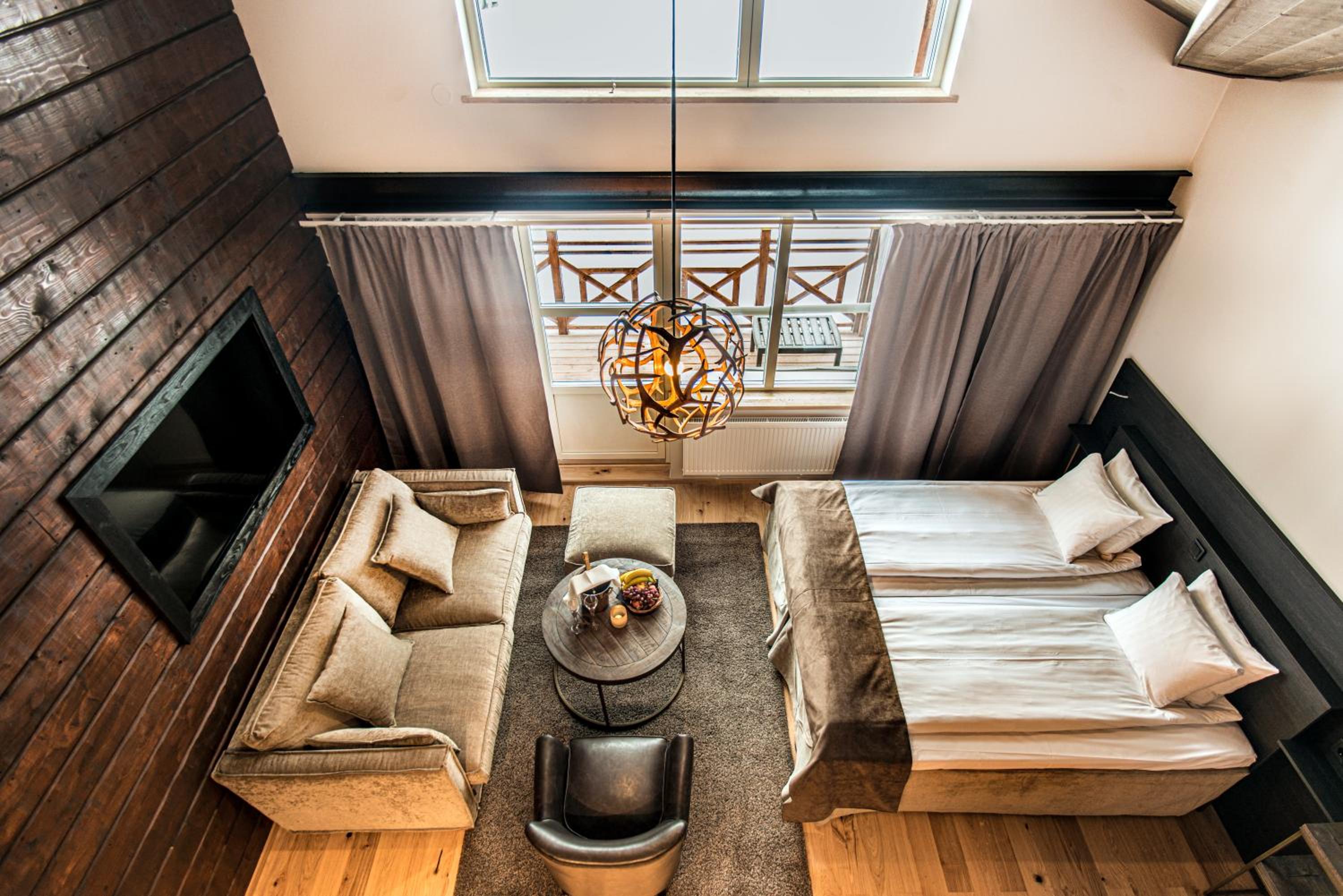 Junior Suite with Balcony - Photo 1