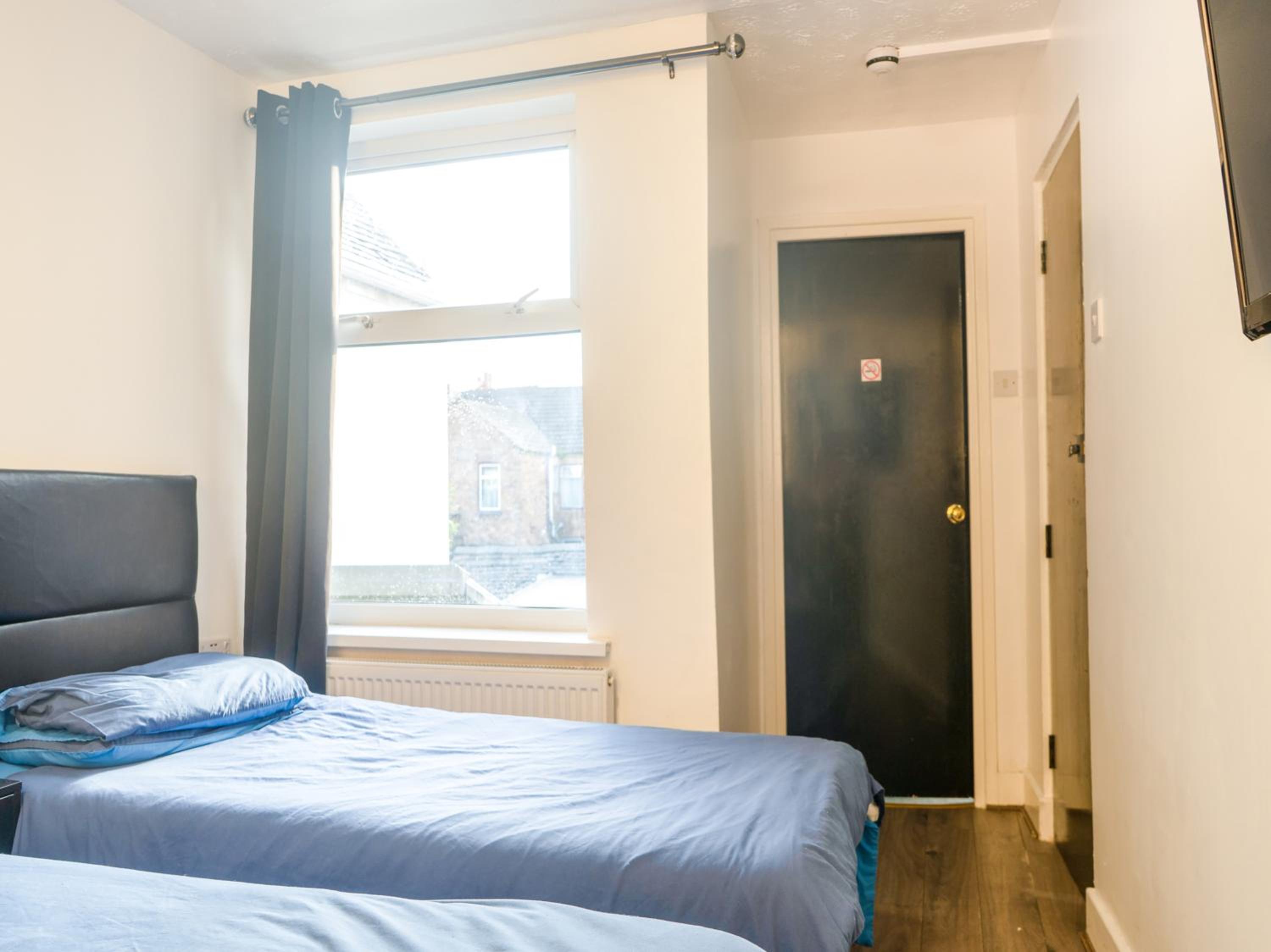 Standard Twin Room - Photo 5