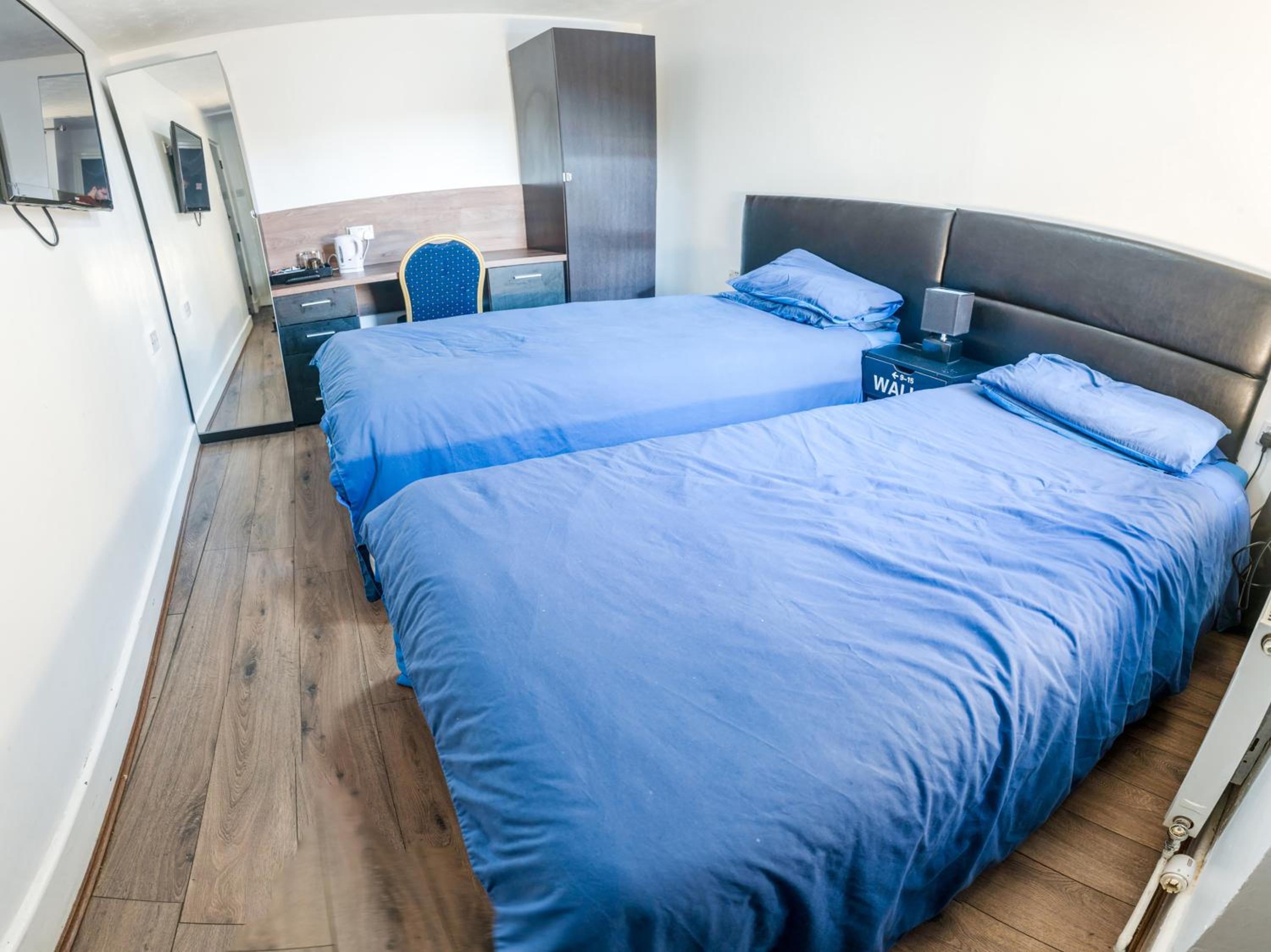 Standard Twin Room - Photo 6