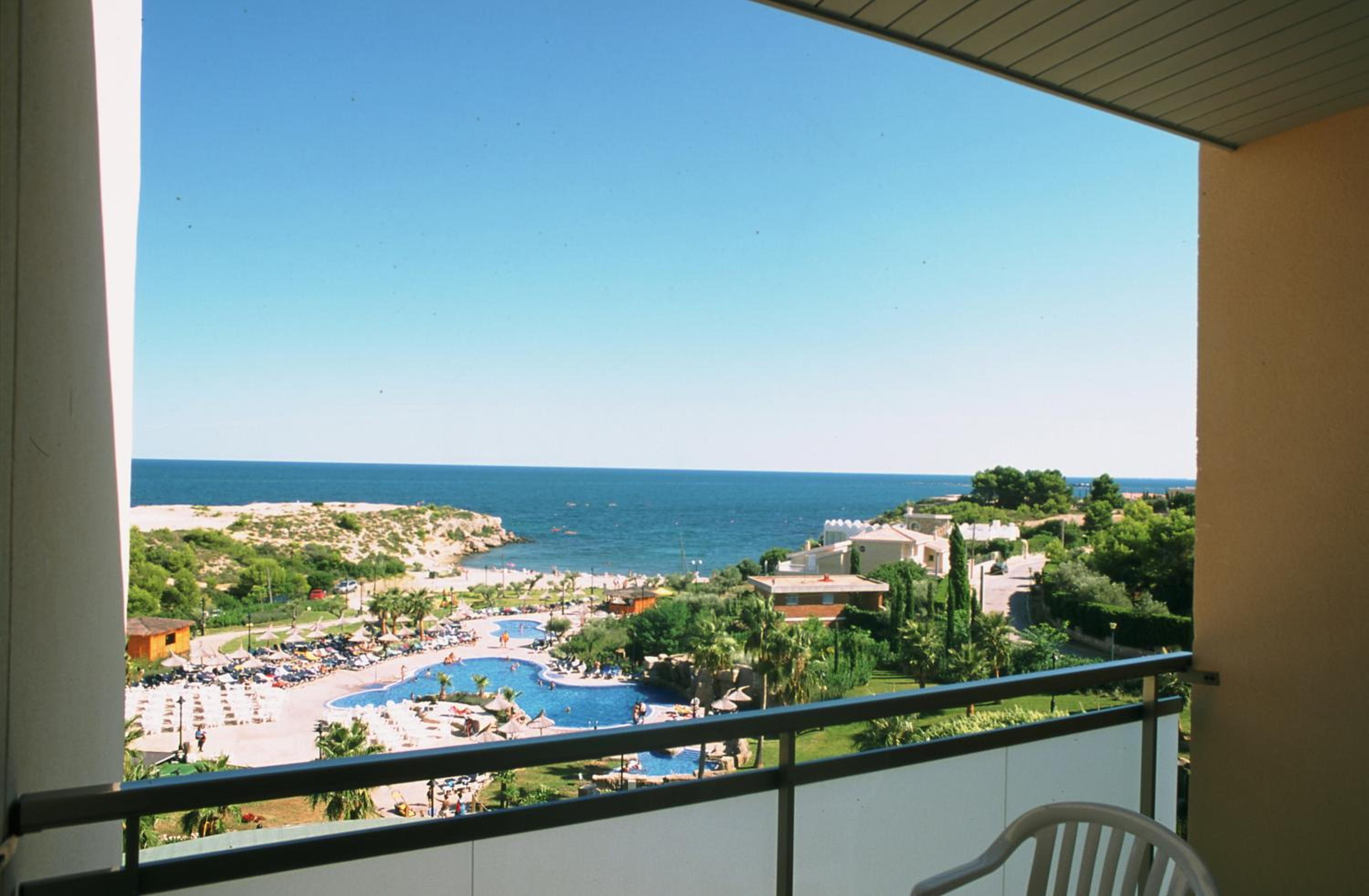 Quadruple Room with Sea View (4 Adults)