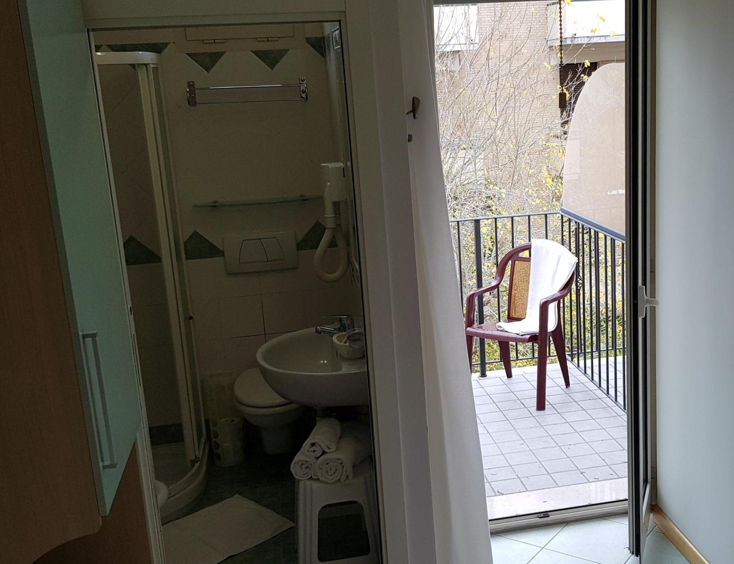 Double Room - Photo 4