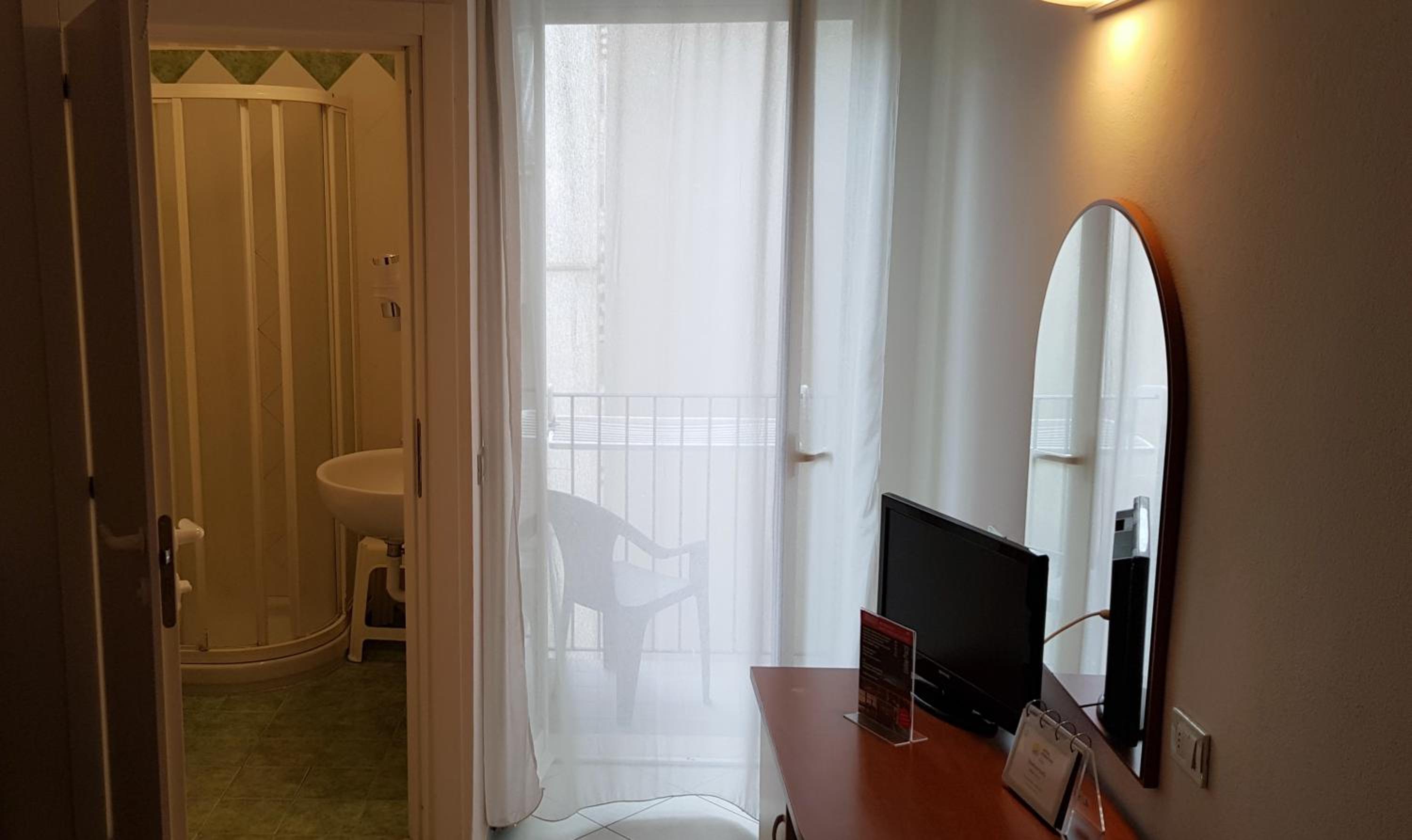 Small Double Room photo 3