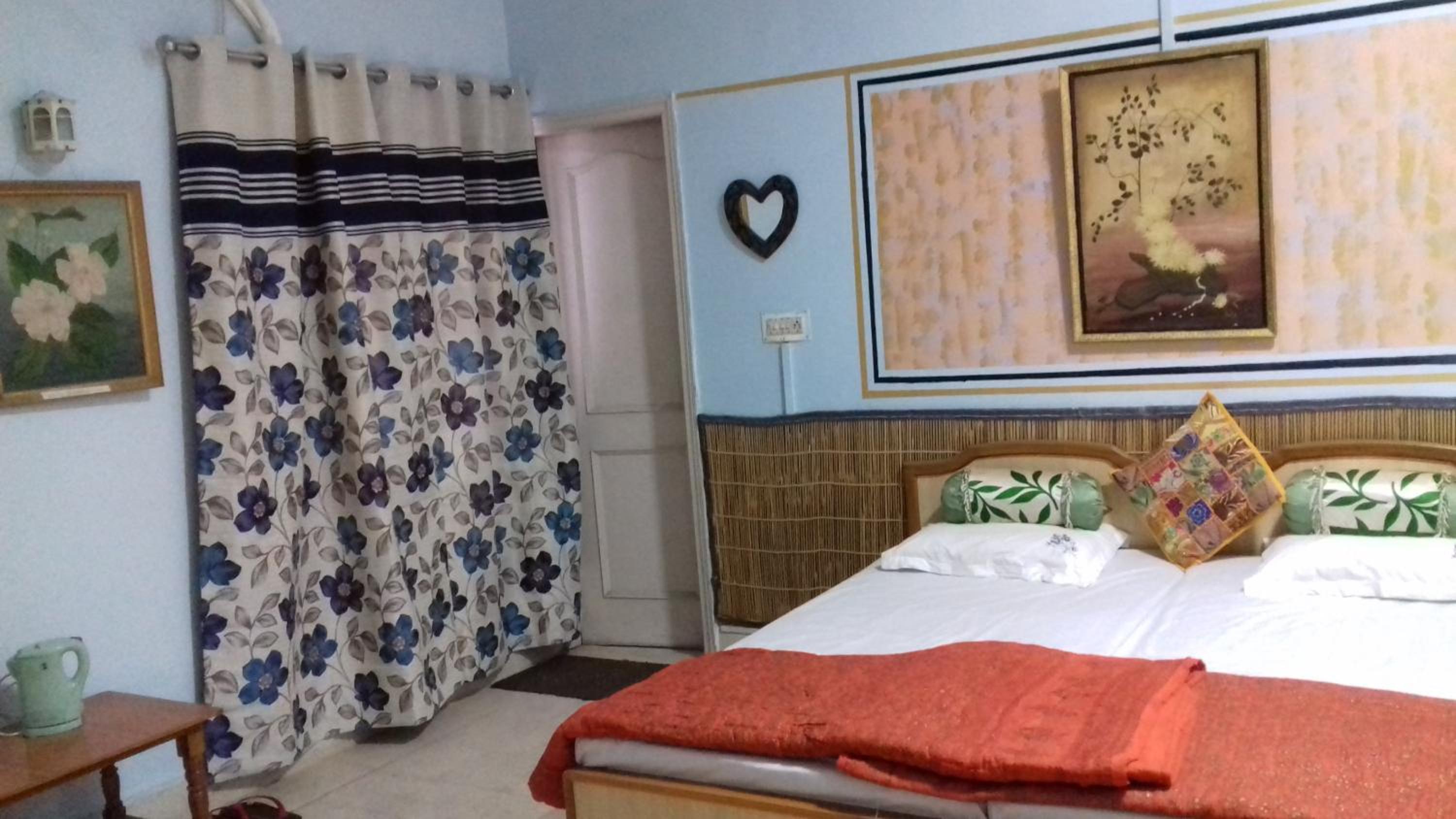 Large Double or Twin Room photo 2