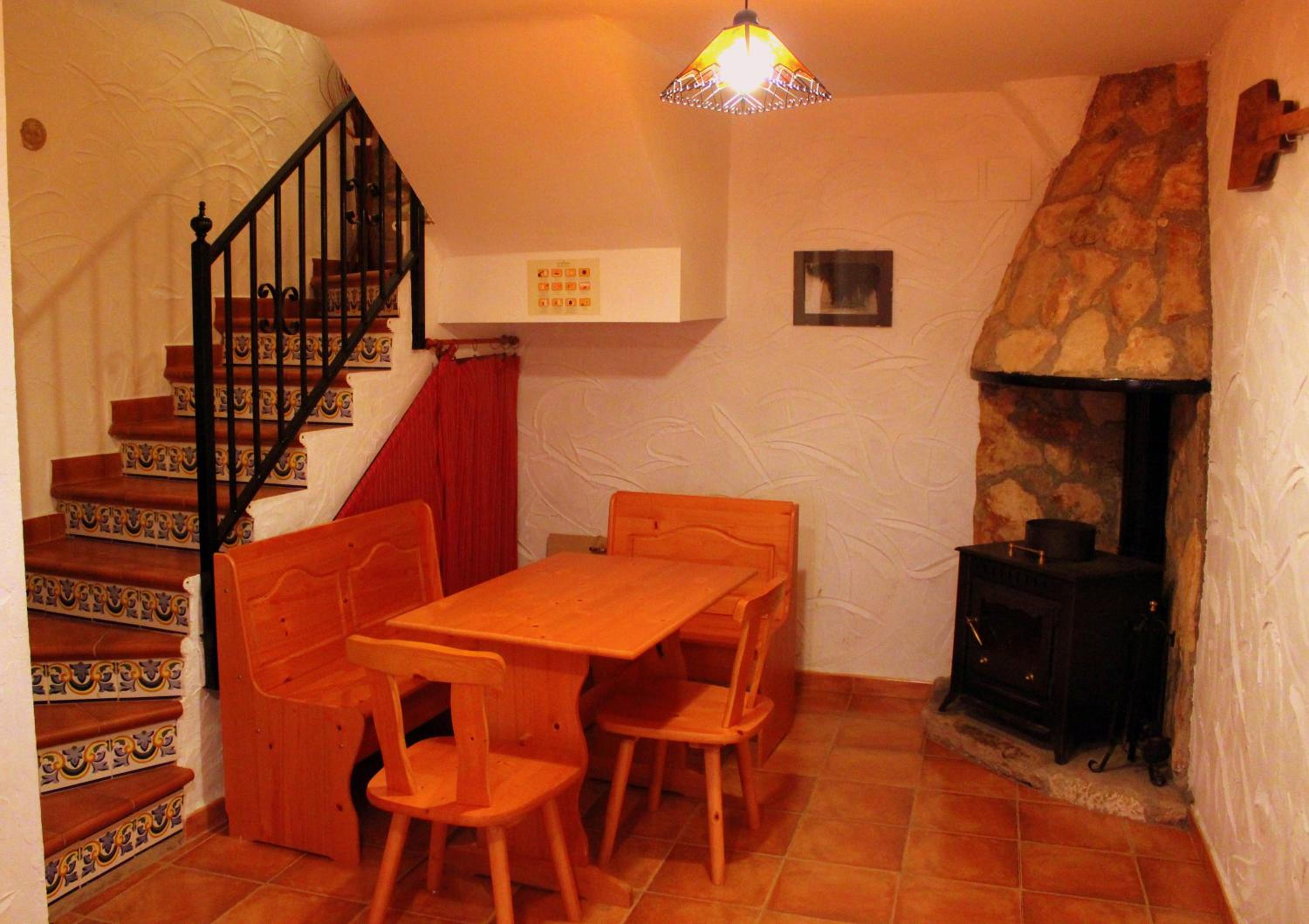 Two-Bedroom House - Photo 2
