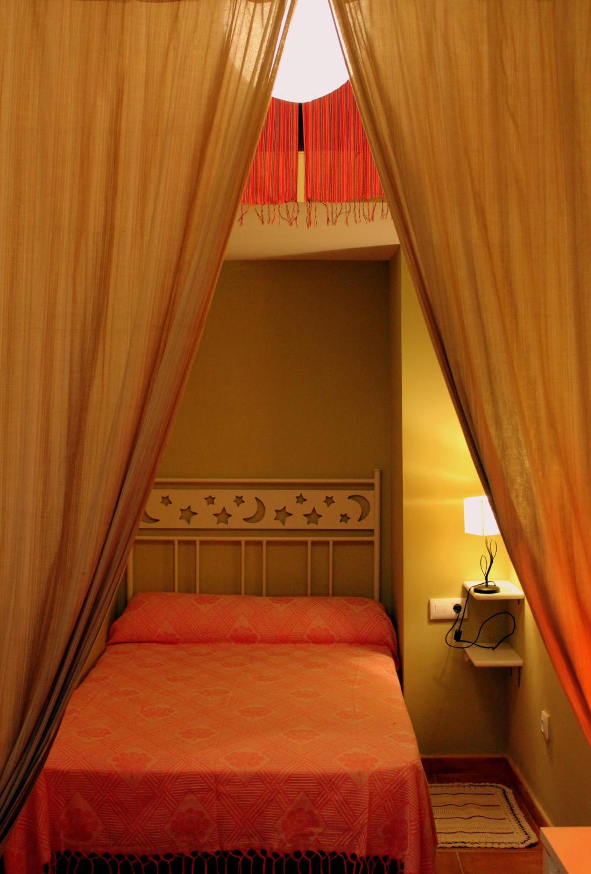 Two-Bedroom House - Photo 18