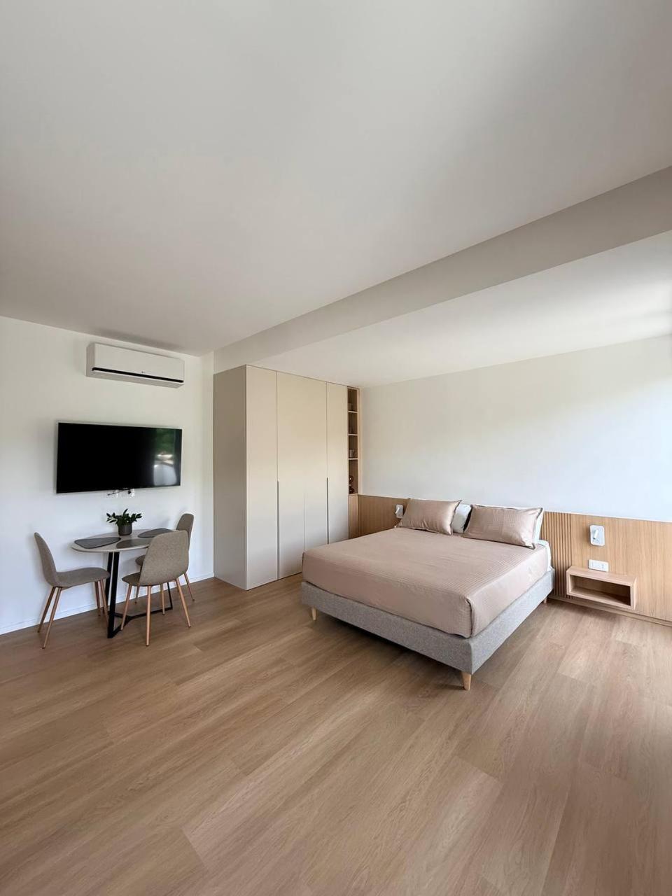 One-Bedroom House photo 1