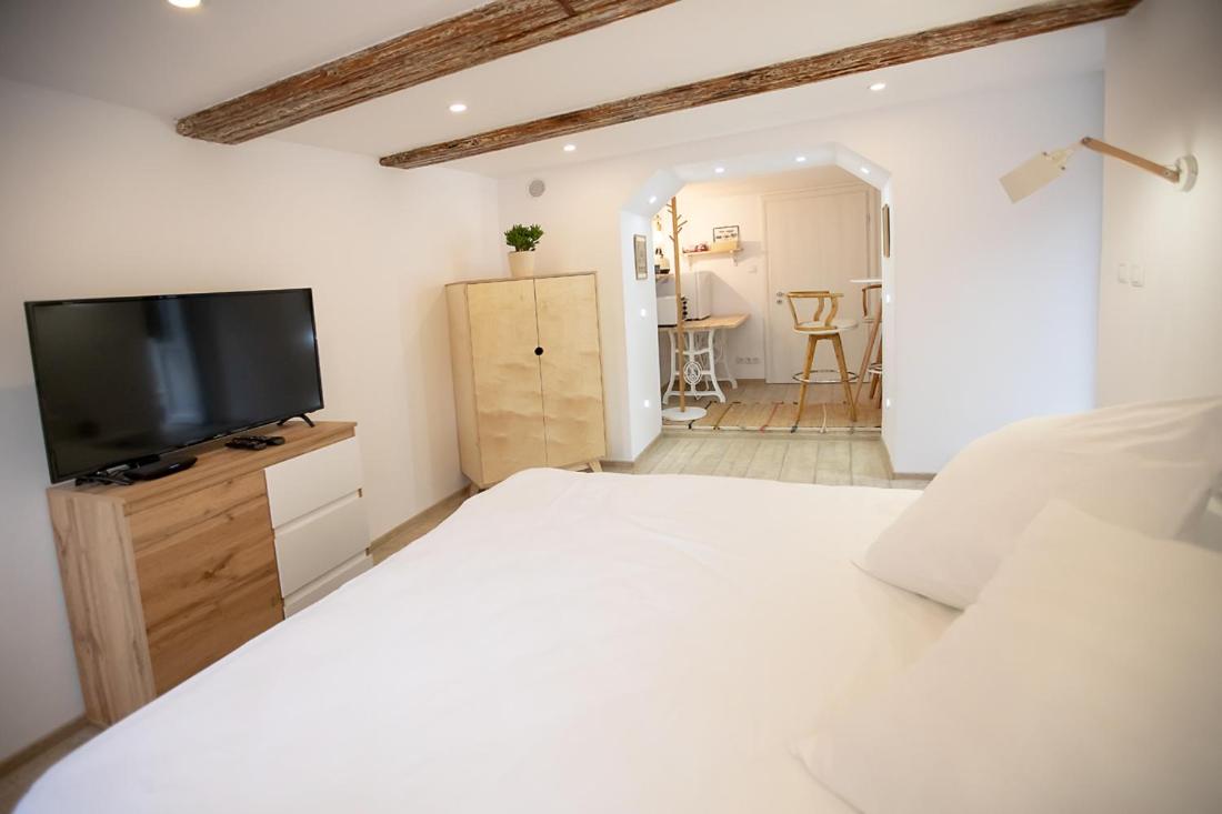 Double or Twin Room - Photo 4