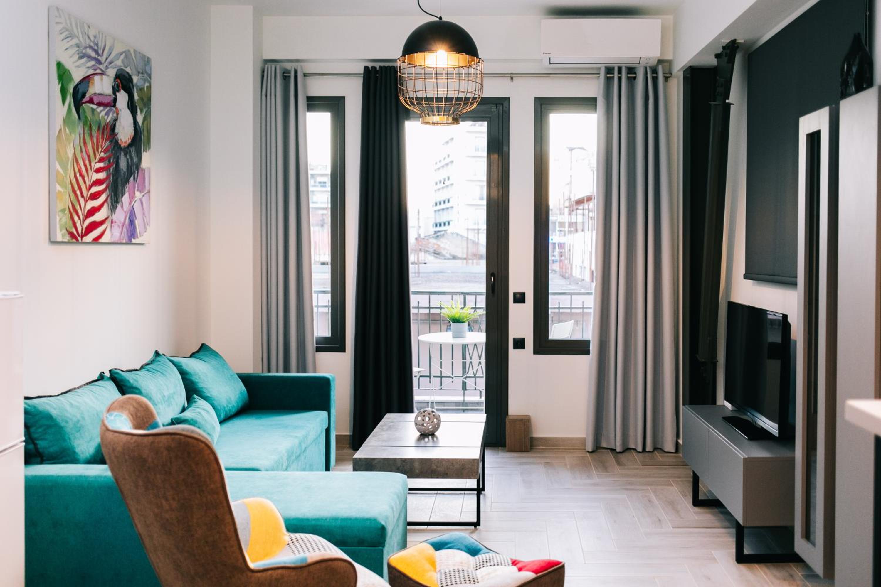 One-Bedroom Apartment - Photo 2
