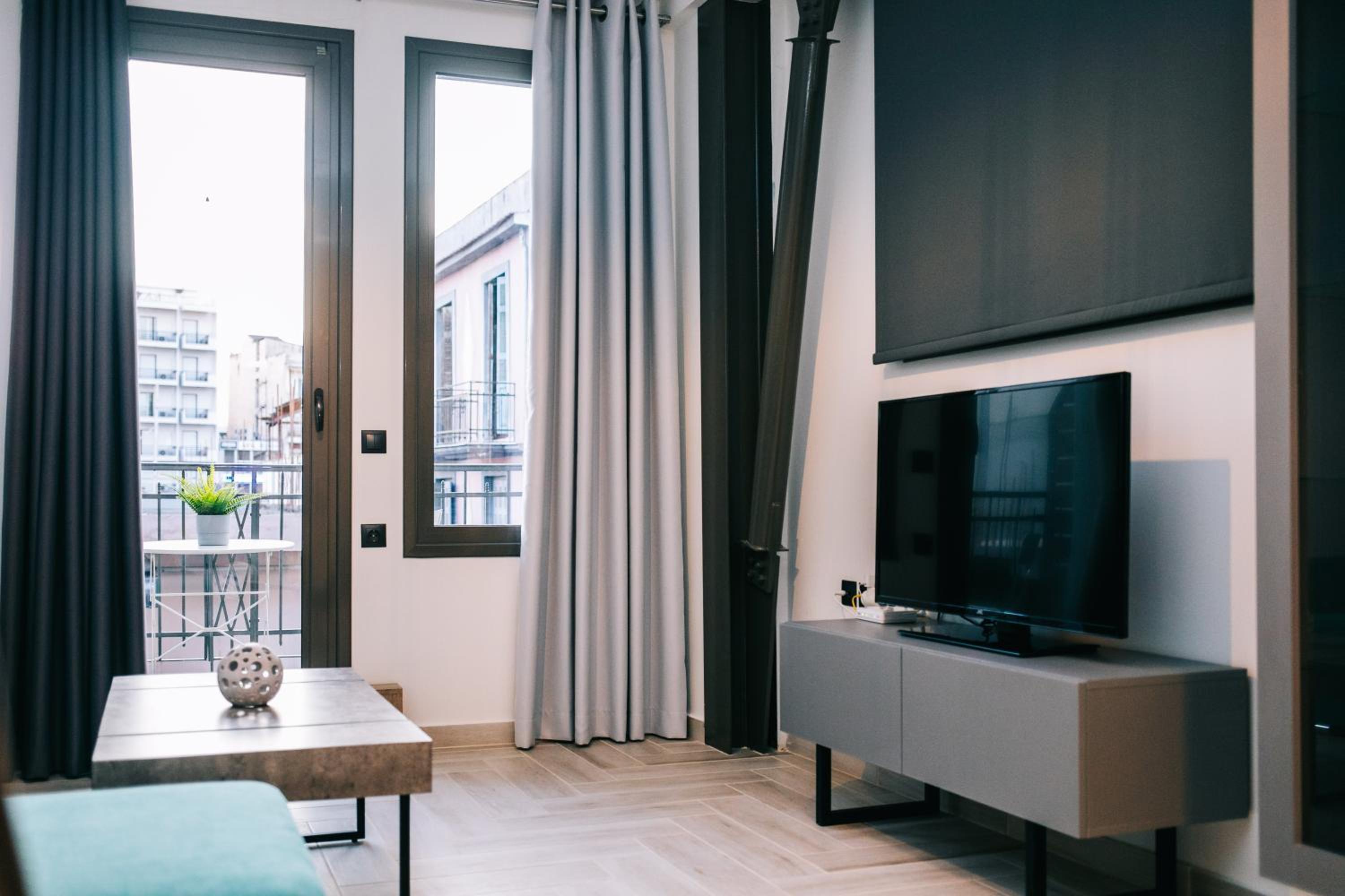 One-Bedroom Apartment - Photo 3