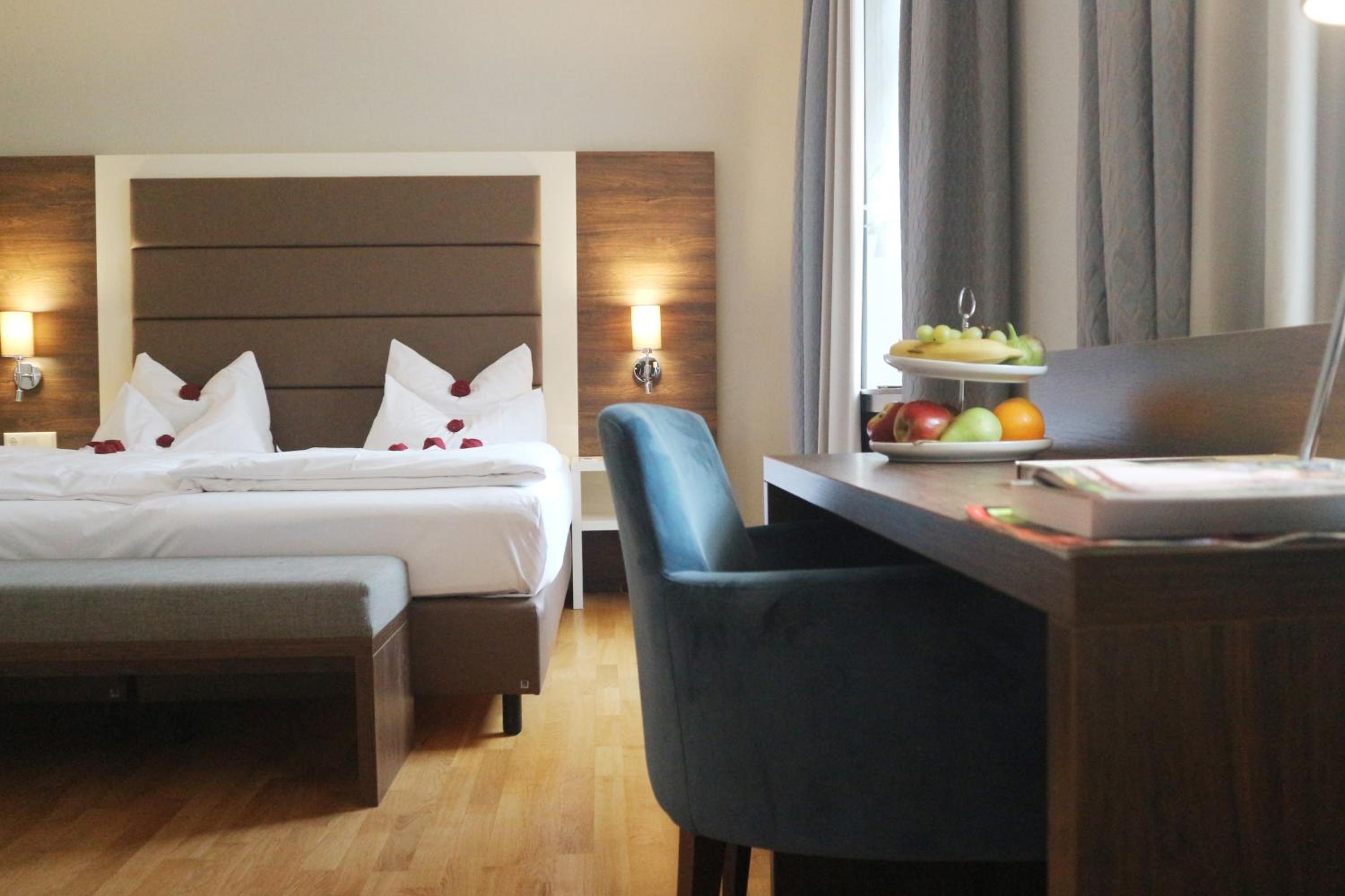 Deluxe Suite with Lake View photo 1