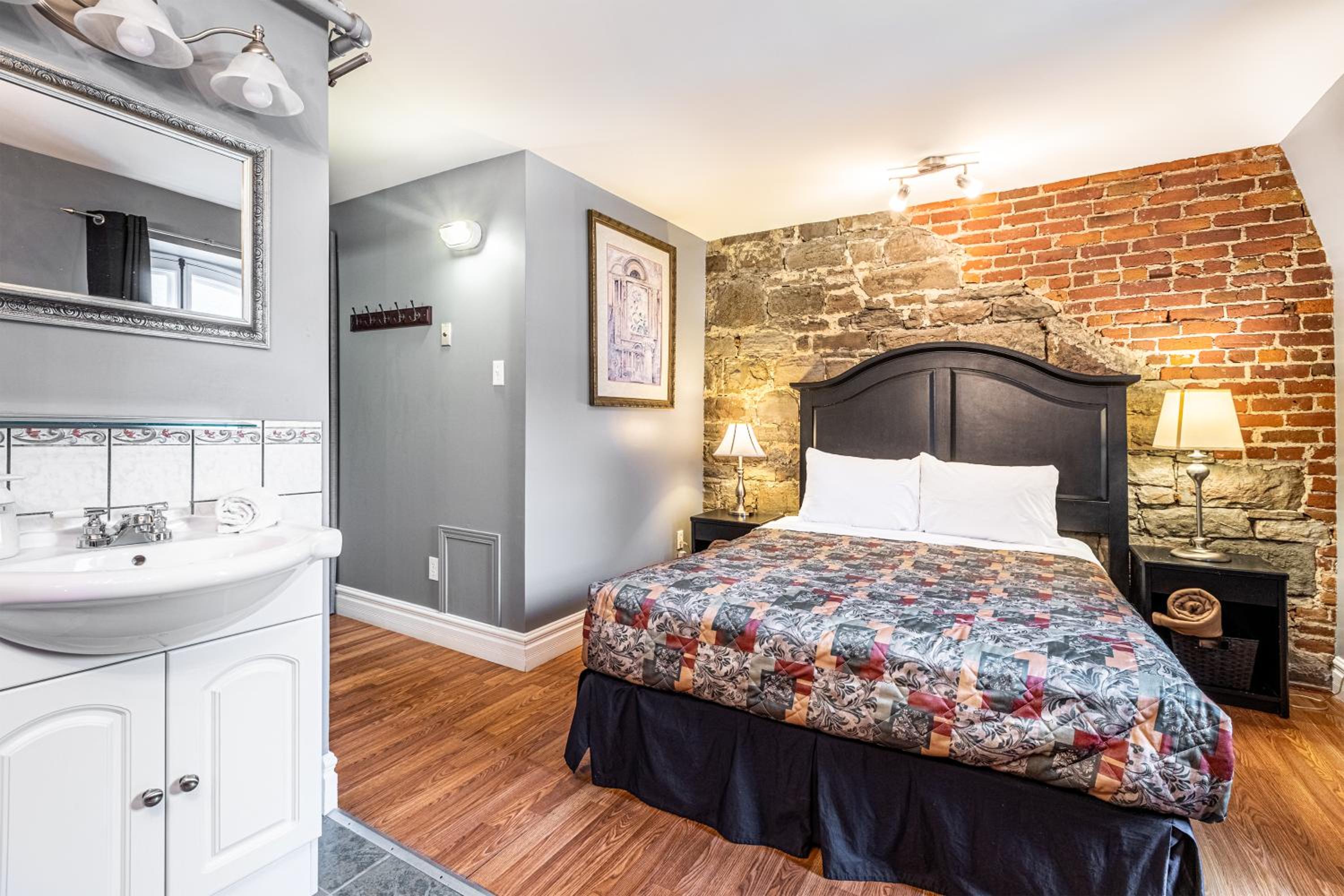 Standard Queen Room photo 1