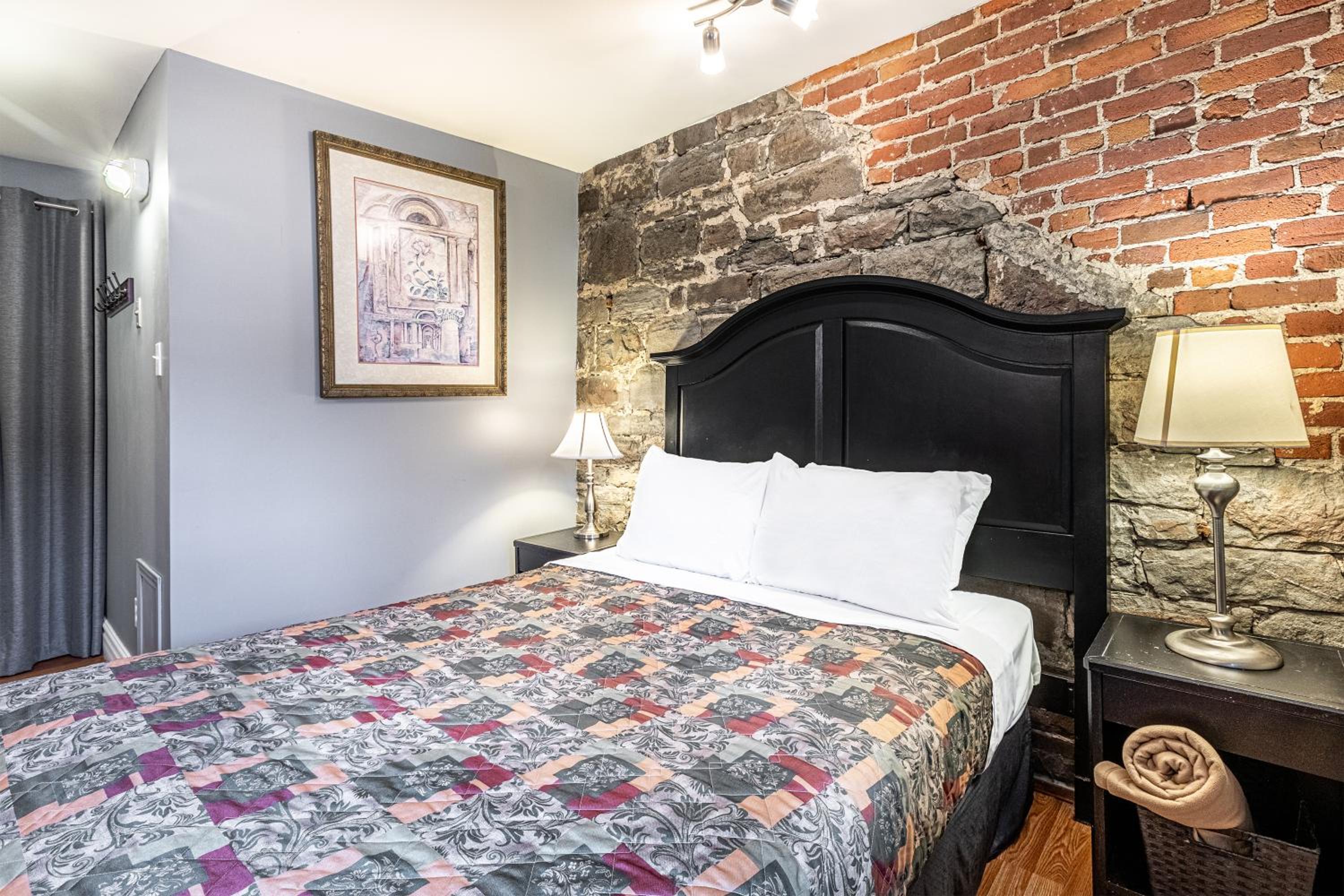 Standard Queen Room photo 2