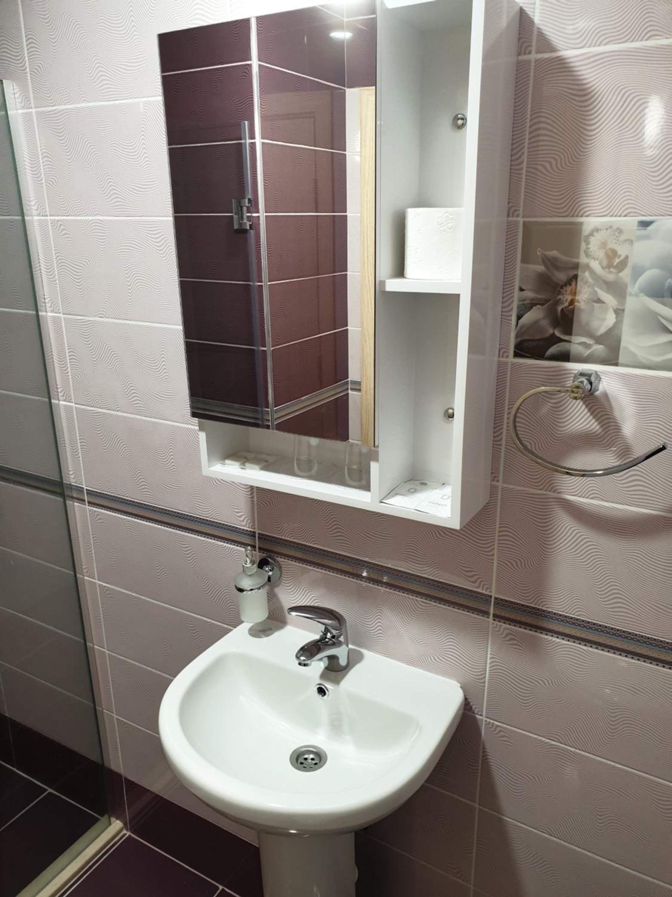 Queen Room - Photo 13