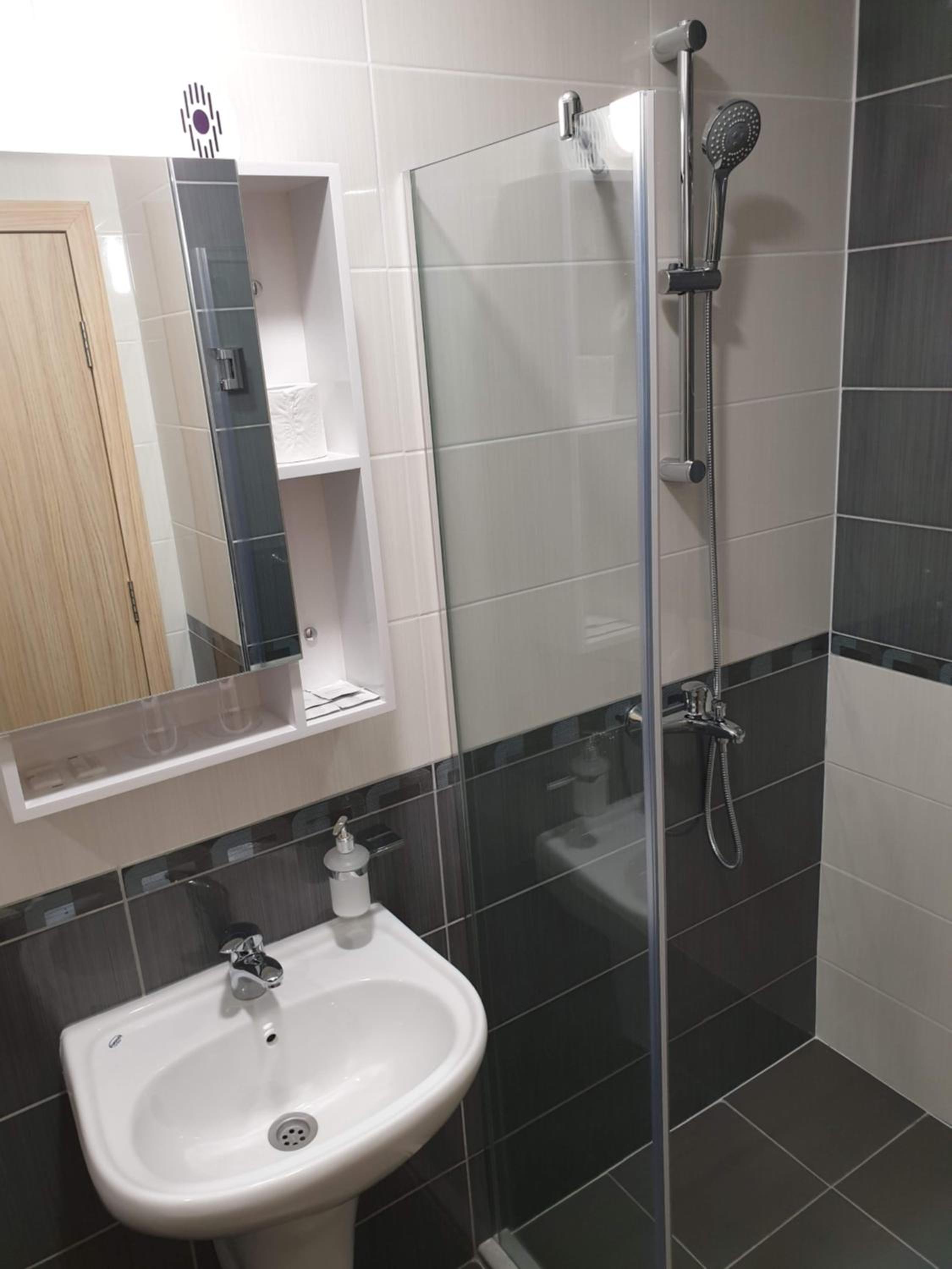Queen Room - Photo 16