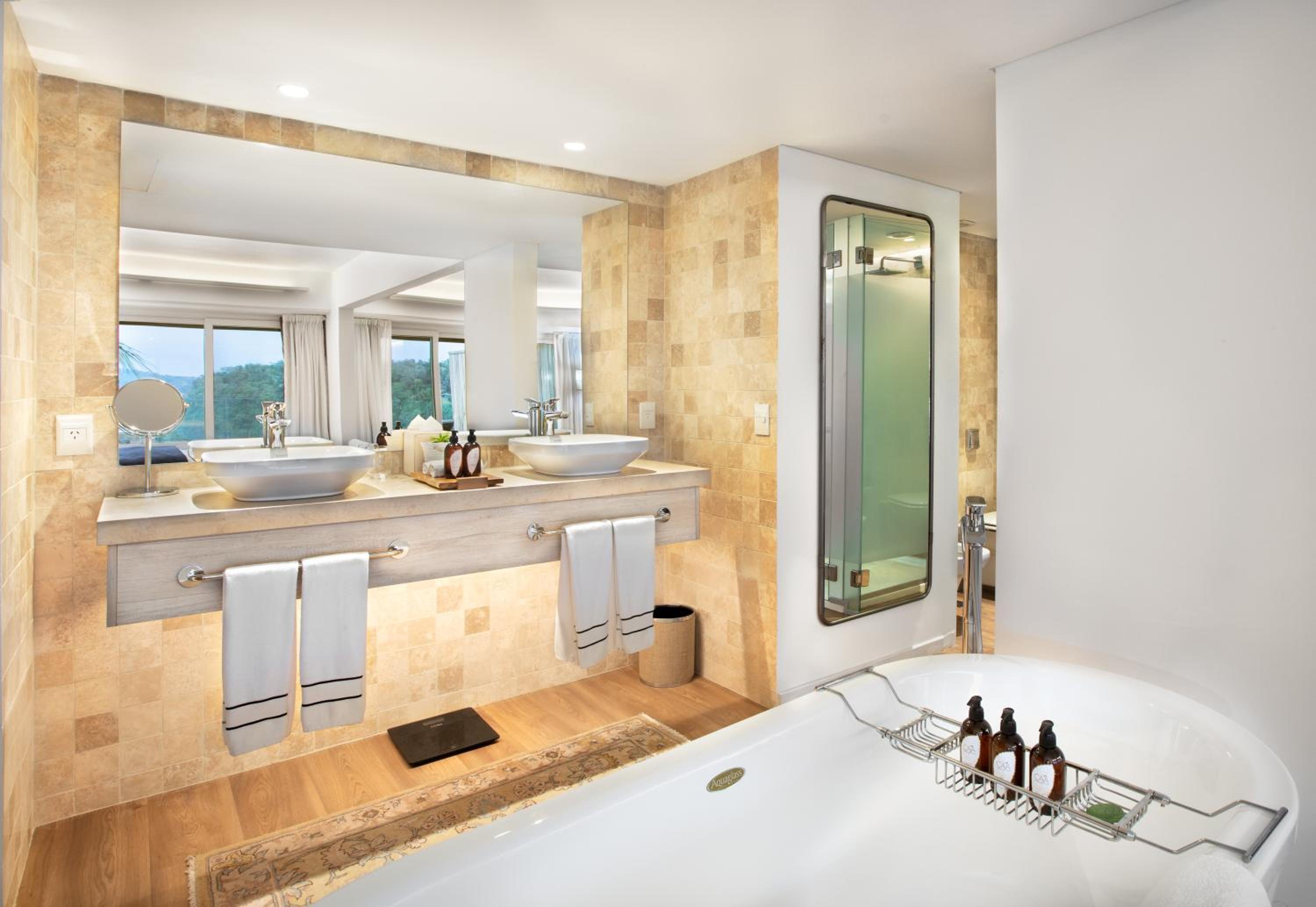 Deluxe Junior Suite Red Level with Waterfall View