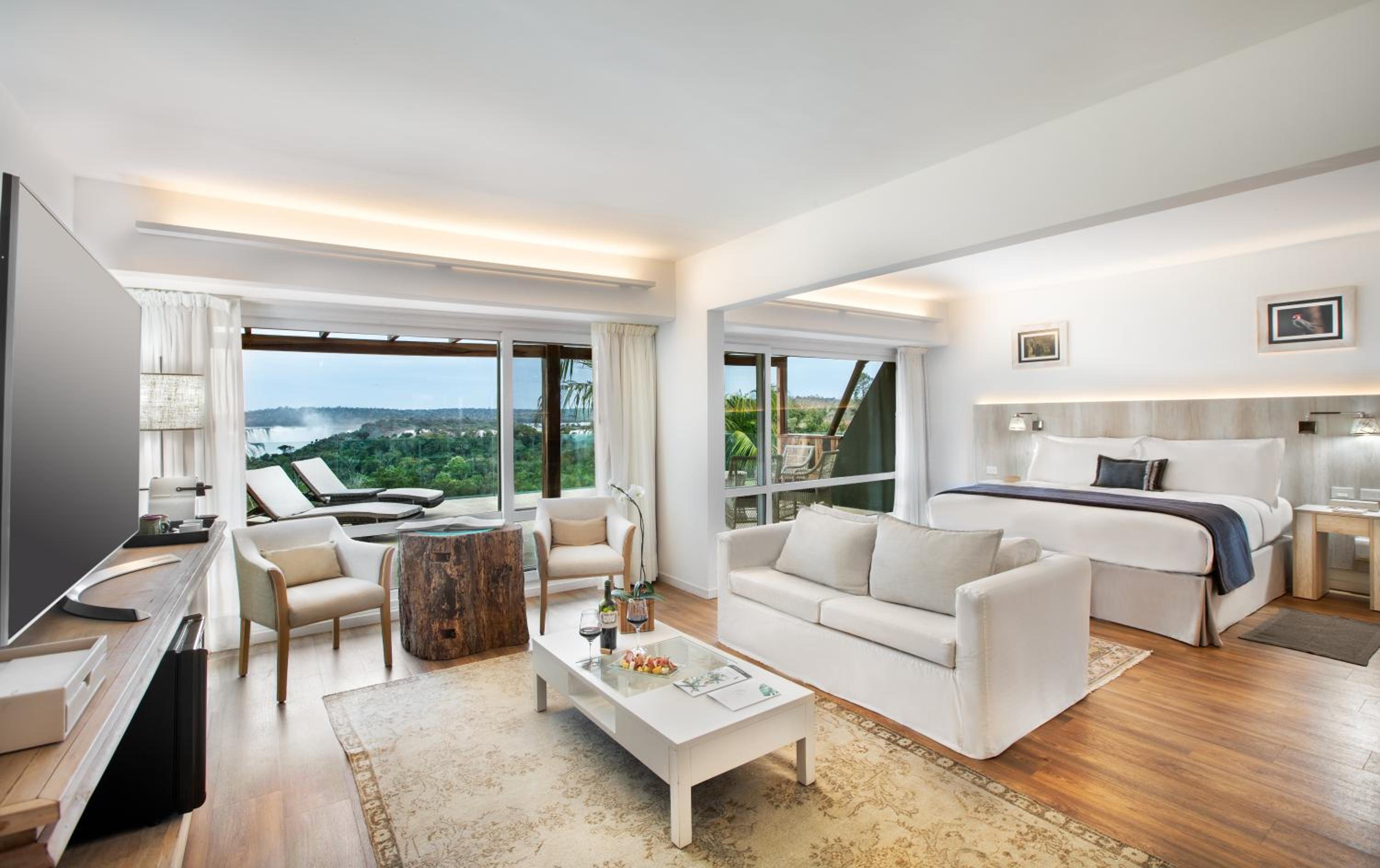 Deluxe Junior Suite Red Level with Waterfall View