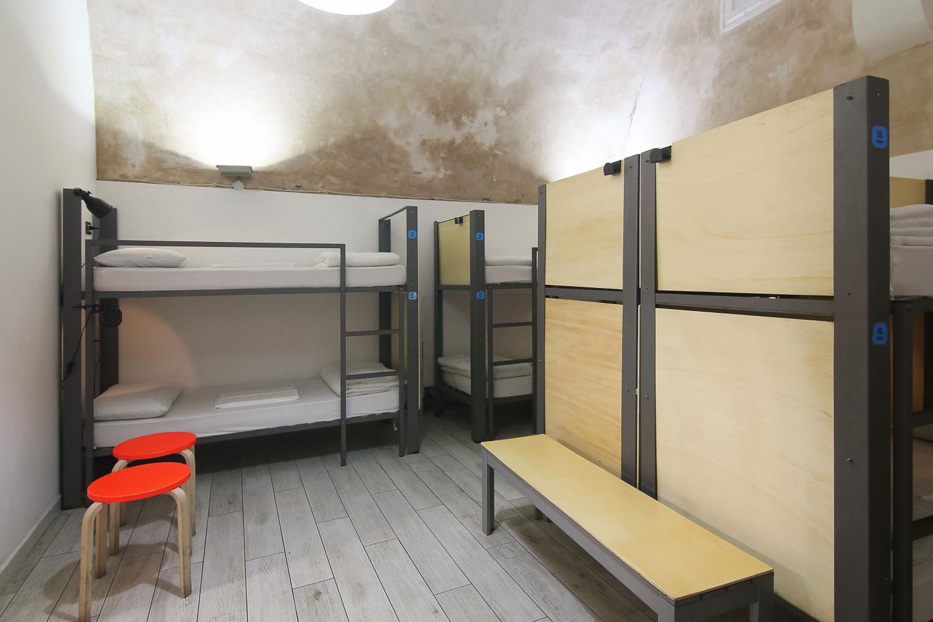 Single Bed in Mixed Dormitory Room